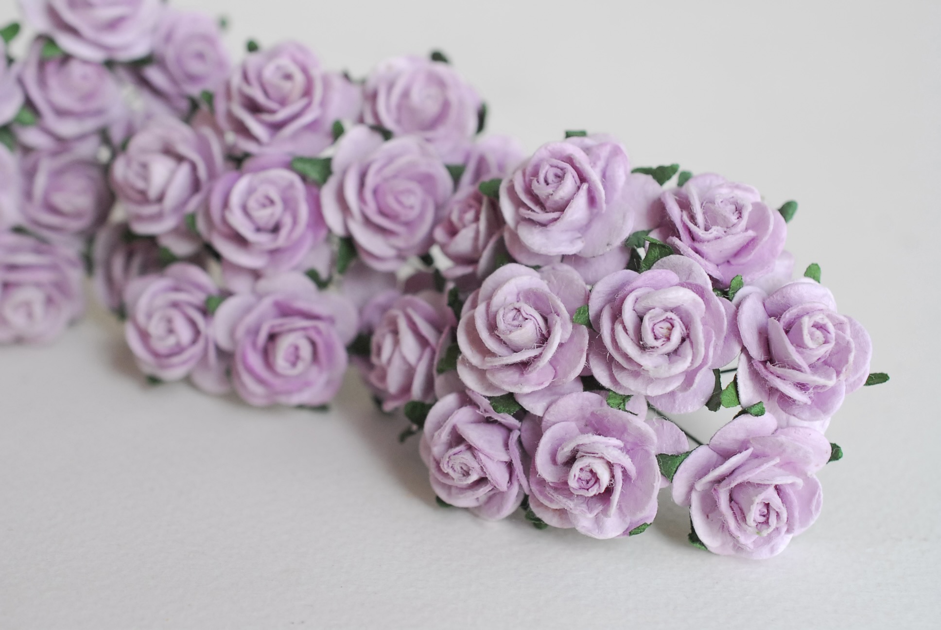 Paper Flowers size 2 cm., mini roses pale purple color, 50 pcs. ดอกไม้กระดาษสาสีม่วงอ่อนขนาด 2 cm. จำนวน 50 ดอก
