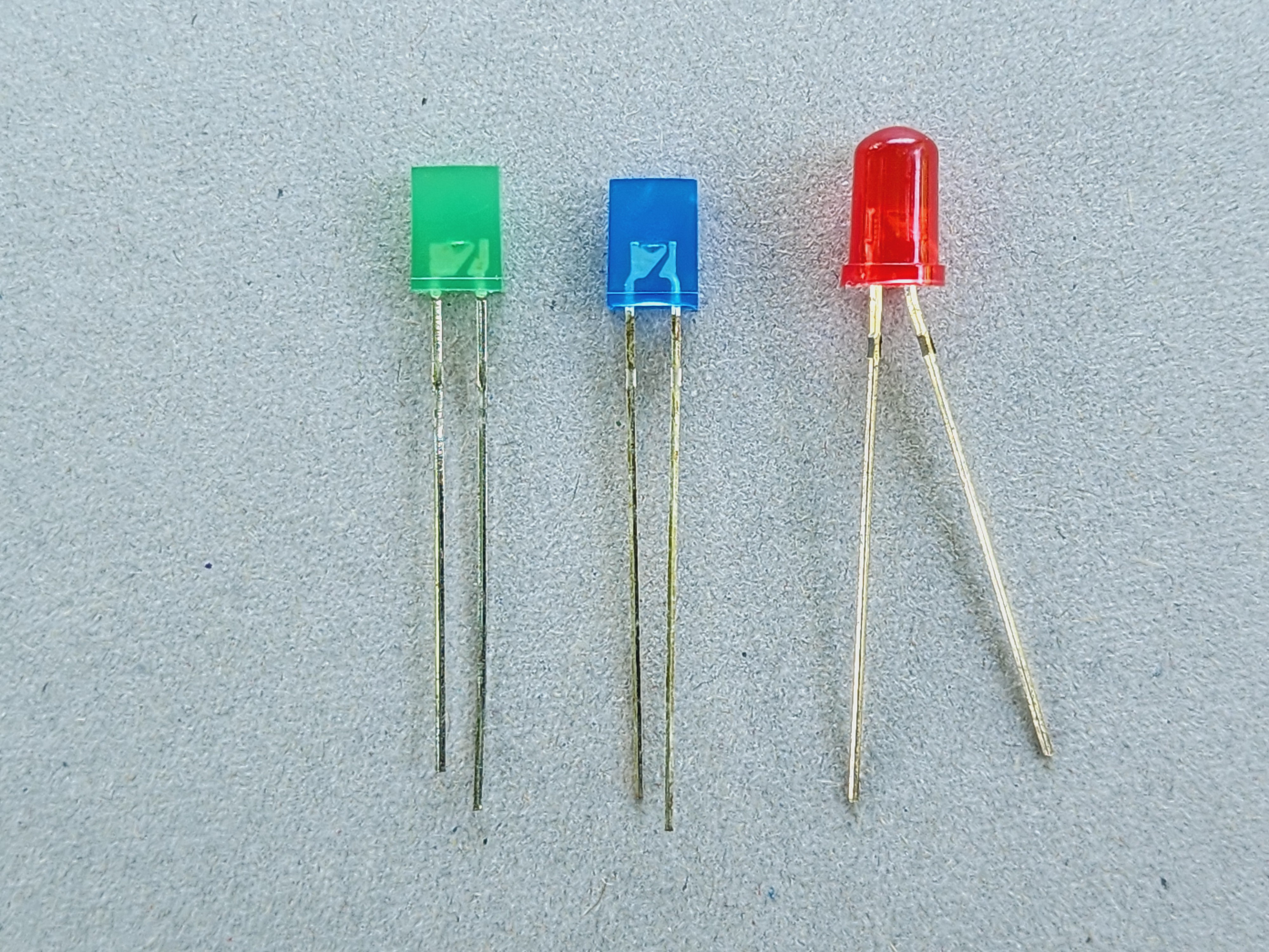 ไดโอดเปล่งแสง หรือ LED ( Light Emitting Diode ) แบบต่างๆ