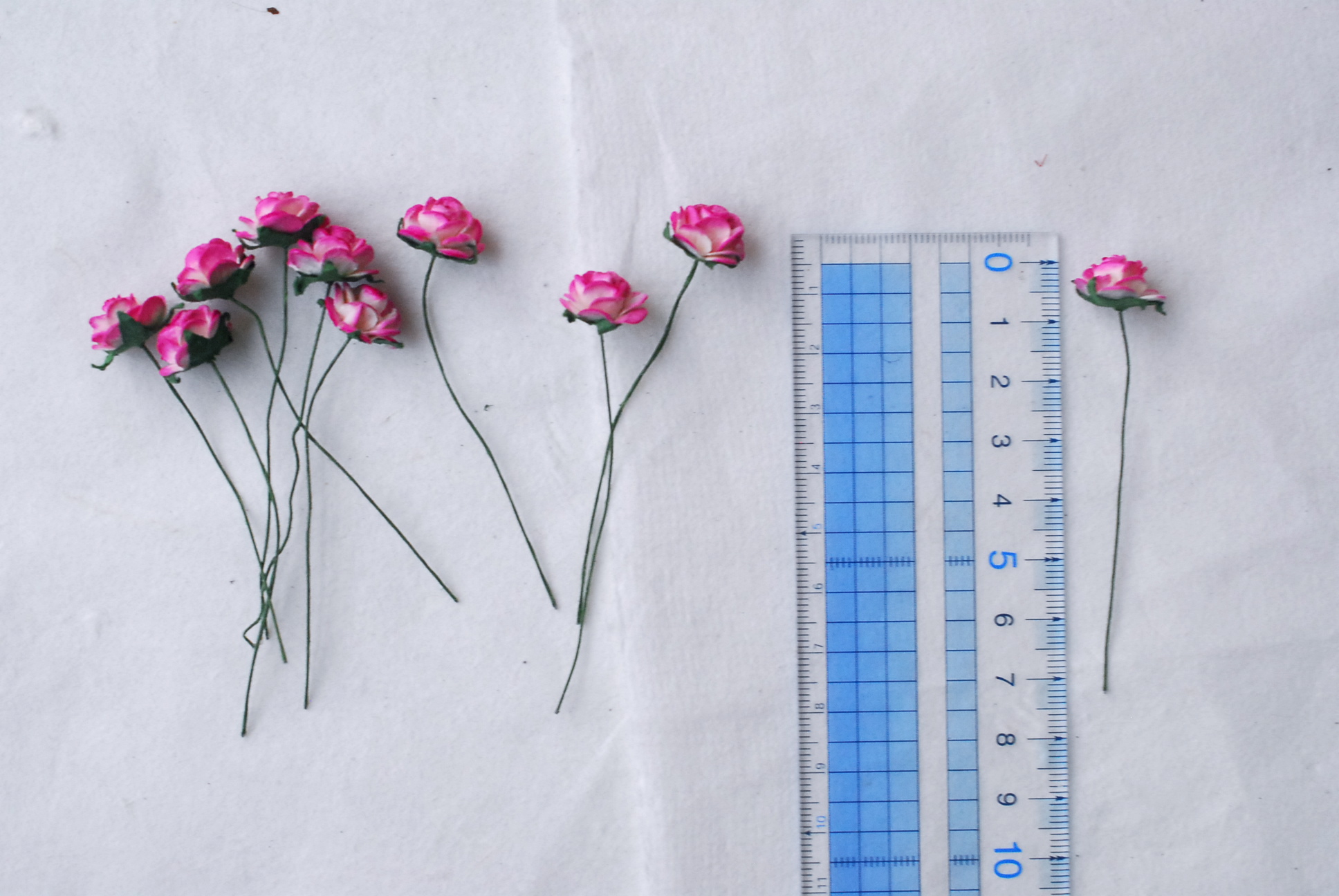 ดอกไม้กุหลาบกระดาษสา ดอกไม้กระดาษสา ดอกไม้ประดิษฐ์ สำหรับตกแต่ง ของชำร่วย ดอกกุหลาบ กระดาษสา สีบานเย็นปัดขาวขนาด 1.5 cm. จำนวน 100 ดอก