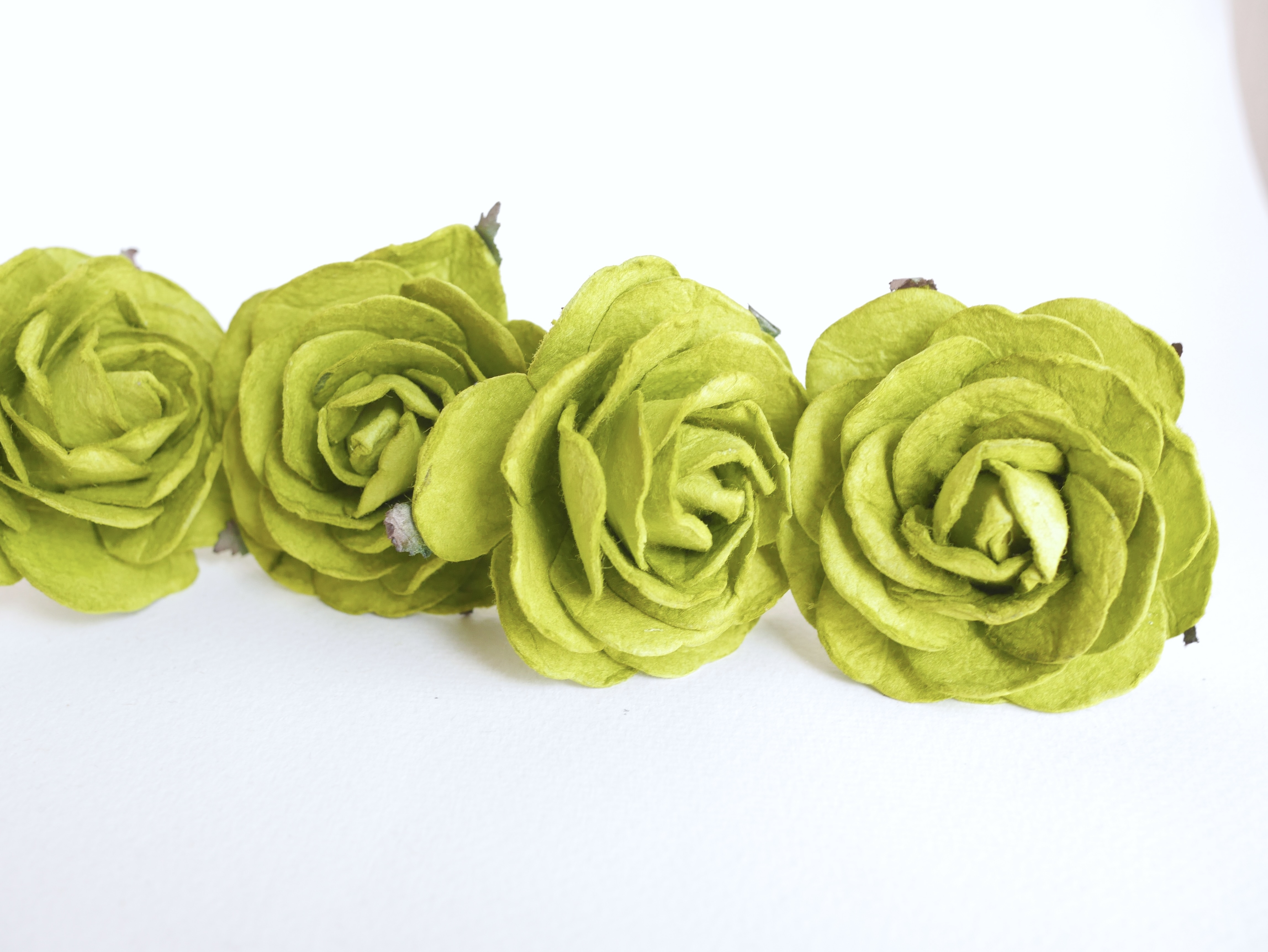 ดอกไม้กระดาษสา ขนาด 6.5 cm., สำหรับของชำร่วย, งานแต่งงาน, สีเขียว #158 color. Paper flower, handmade flowers supplies, wedding decoration:10 Pieces mulberry rose, 6.5 cm. green color.