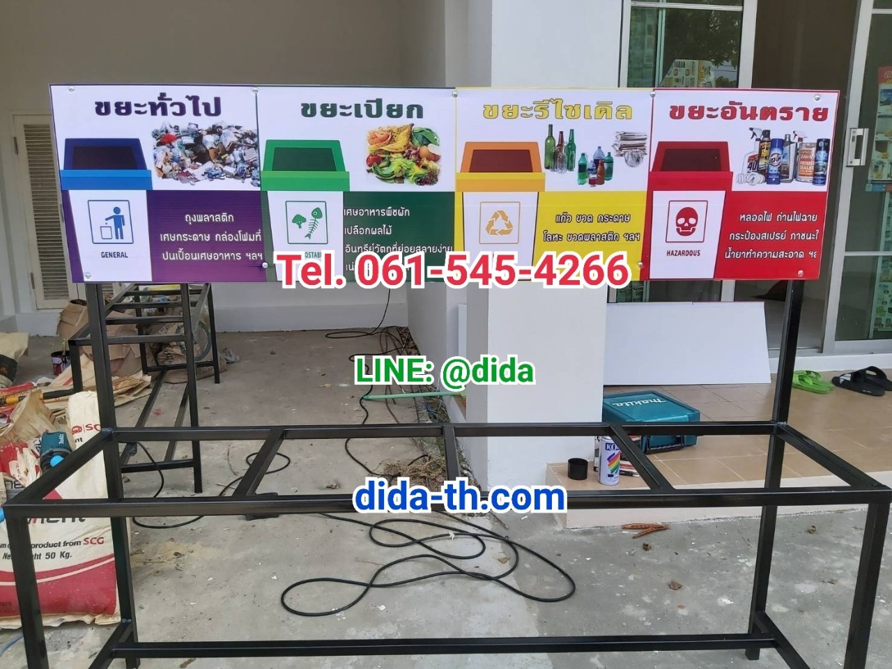 แท่นวางถังขยะ 60 ลิตร 4 ช่อง มีป้ายแผงหลัง