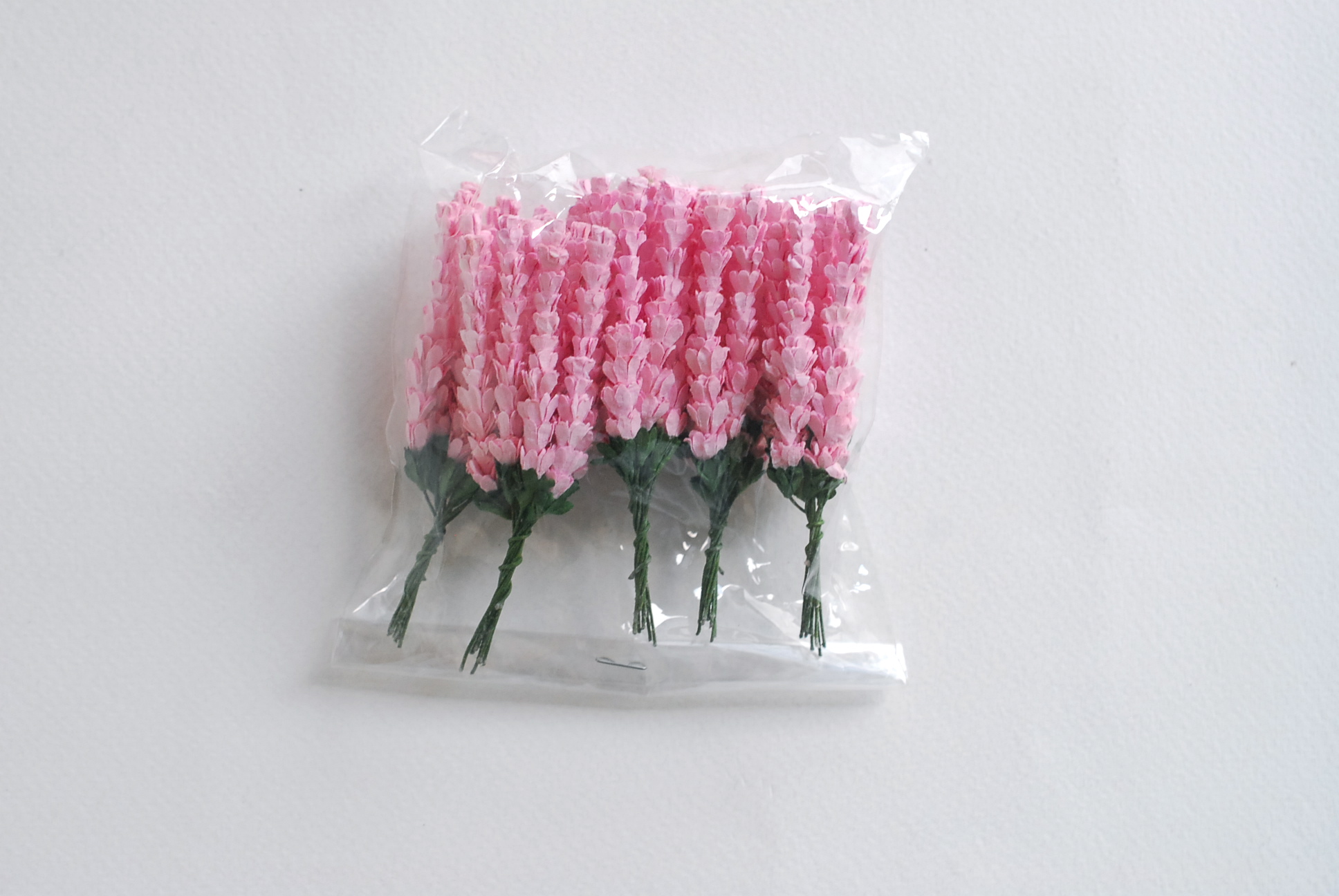 ดอกไม้ประดิษฐ์, ดอกไม้กระดาษสา, ดอกลาเวนเดอร์กระดาษ lavender, ดอกลาเวนเดอร์ กระดาษสา งานประดิษฐ์ตกแต่งของชำร่วย, ดอกไม้ทำพานพุ่ม, พานรับไหว้, ขนาด 1 cm. สีชมพู