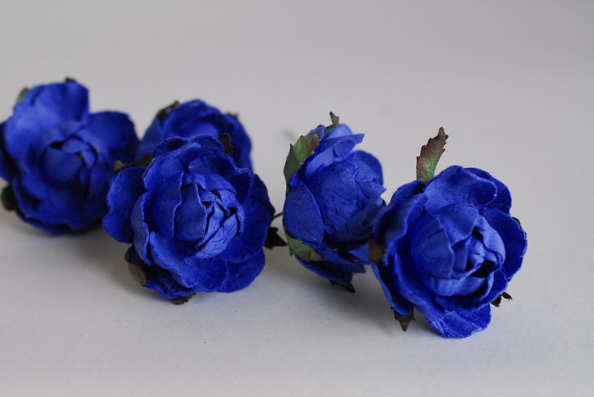 Paper flower, English peony Ranunculus roses 25 pcs., size 3.5 cm., white color. ดอกไม้กระดาษสา ดอกกุหลาบขนาด 3.5 cm. จำนวน 25 ดอก, สีน้ำเงิน ocean blue