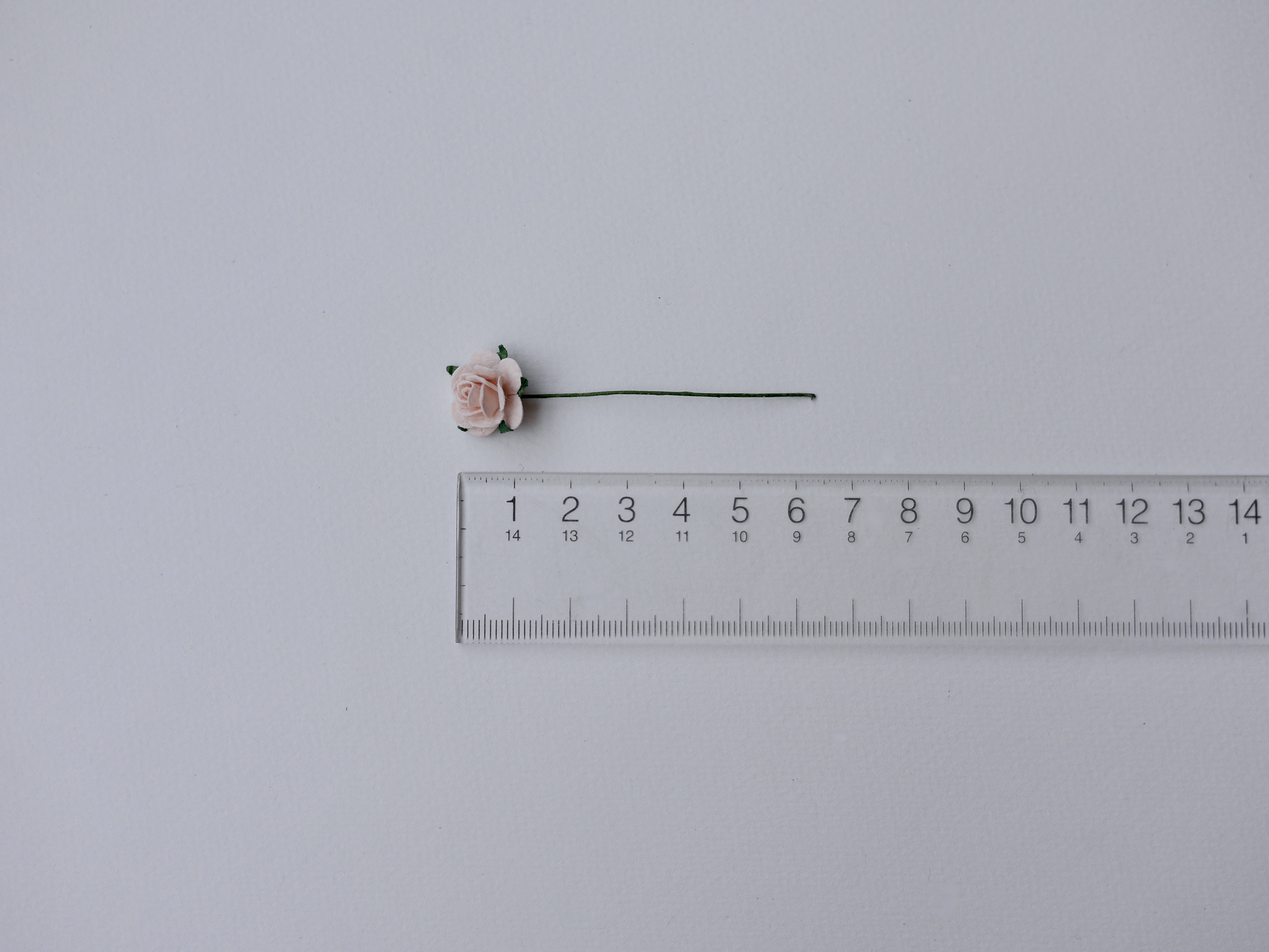 ดอกไม้กุหลาบกระดาษ ดอกไม้กระดาษสา, ดอกกุหลาบจิ๋ว, ดอกไม้กระดาษสาขายส่ง สีชมพูพีชอ่อนขนาด 1.5 cm. จำนวน 100 ดอก Paper Flowers size 1.5 cm., mini roses pale peach pink color, 100 pcs.