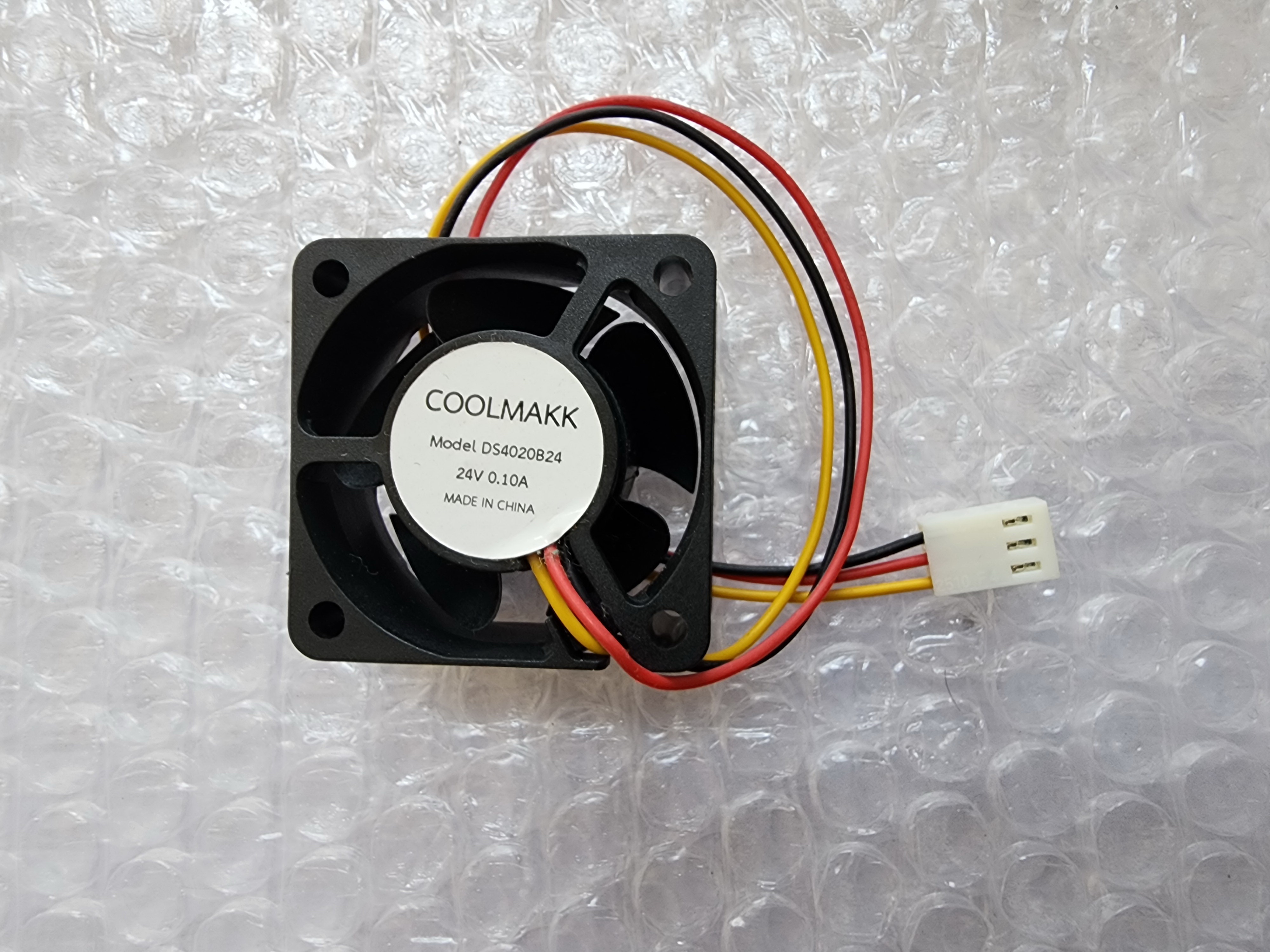 พัดลม 24V 0.10A Size: 40x20mm 3 สาย ดำ แดง เหลือง