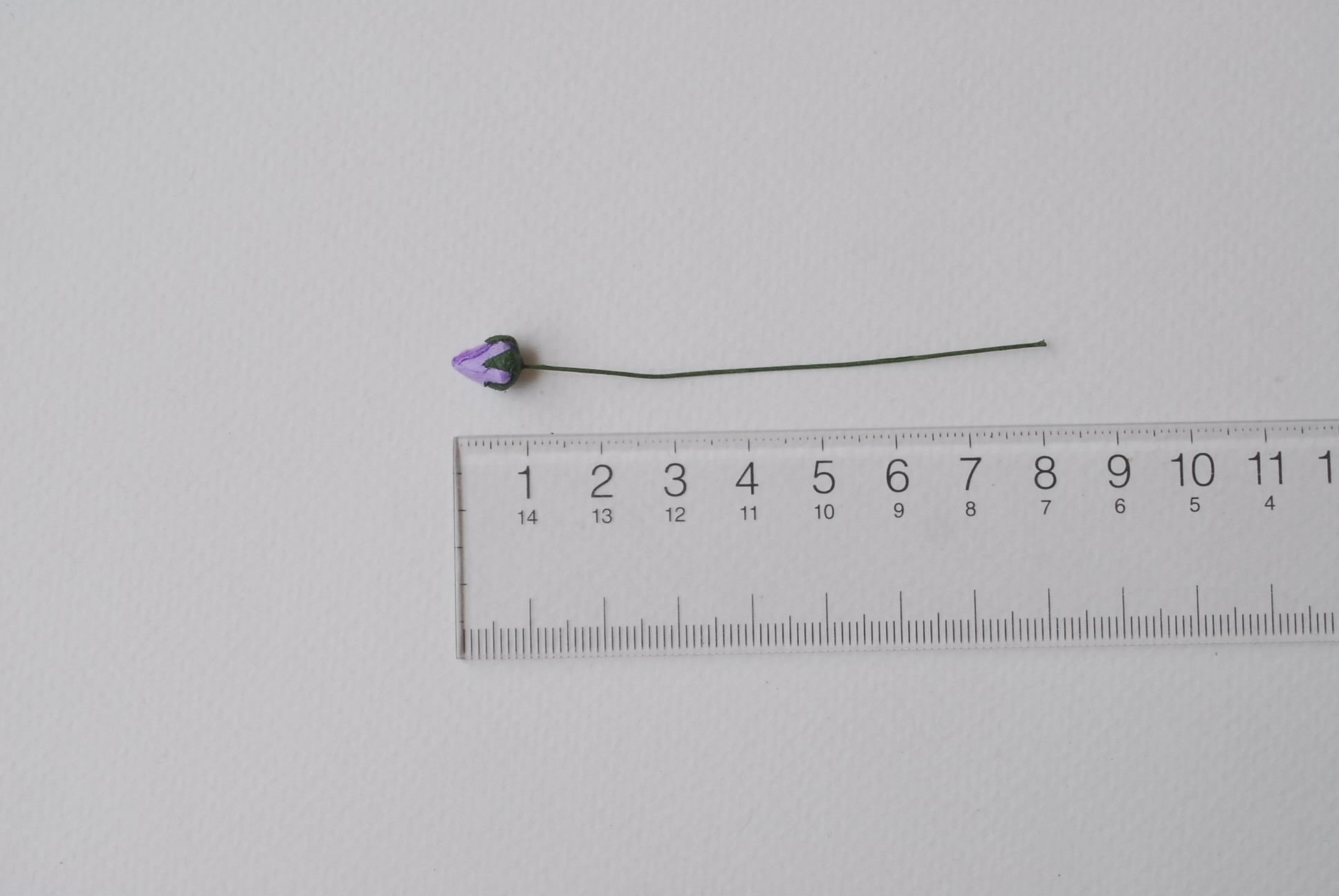 ดอกไม้กระดาษสา ดอกไม้กระดาษสา จตุจักร งานประดิษฐ์ ดอกไม้ทำข้อมือเพื่อนเจ้าสาว แต่งงาน, ดอกกุหลาบตูมปลายแหลม 0.8x 0.6 cm. 50 ดอก สีม่วง paper flowers, budding roses flower 0.8x0.6 cm. 50 pieces purple color.