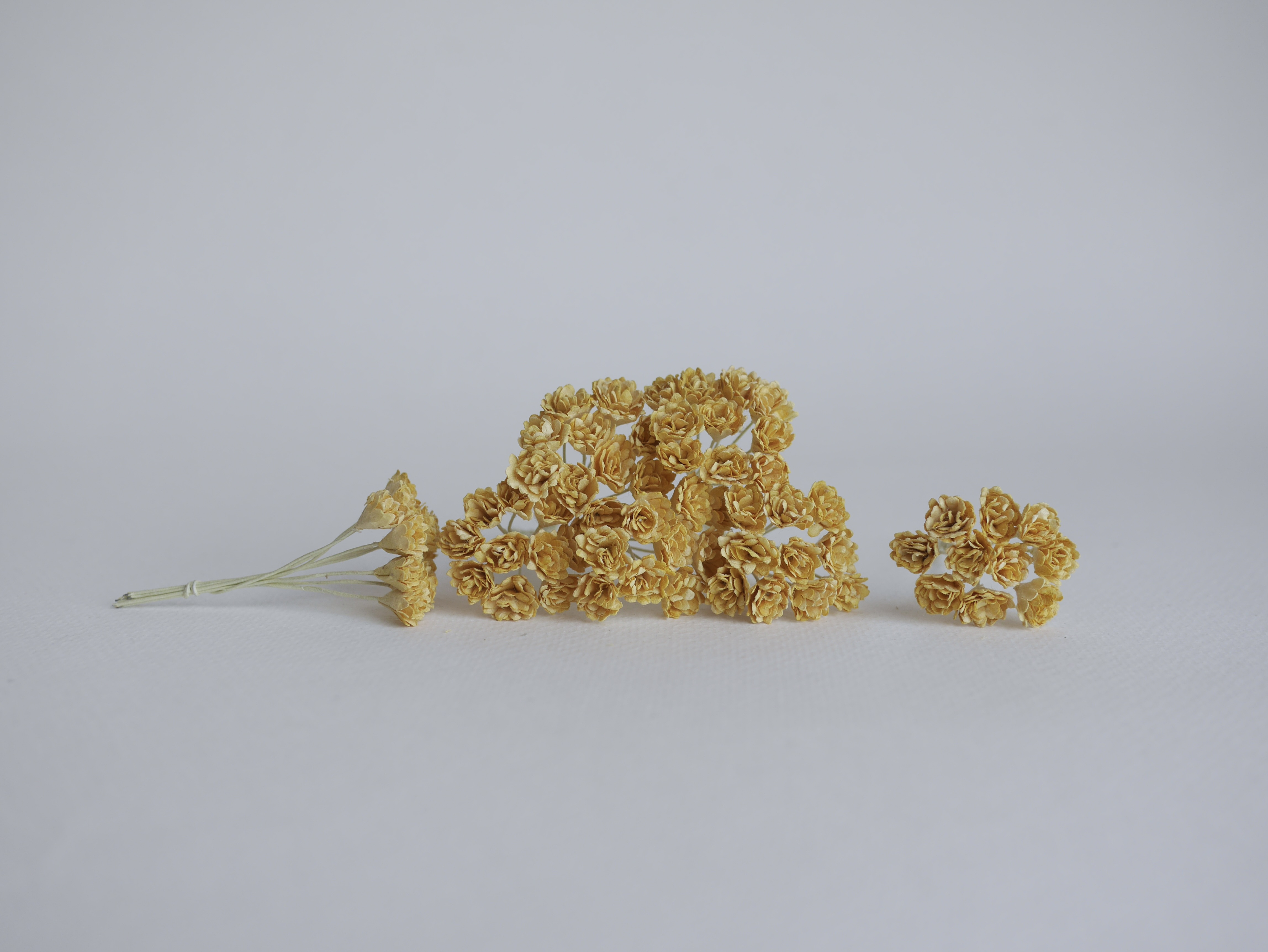 ดอกไม้ประดิษฐ์, ดอกไม้กระดาษสา, ดอก gypsophila, ดอกยิปโซ งานประดิษฐ์ตกแต่งของชำร่วย, ดอกไม้ทำพานพุ่ม, พานรับไหว้, ขนาด 1 cm. สีเหลือง yellow custard color