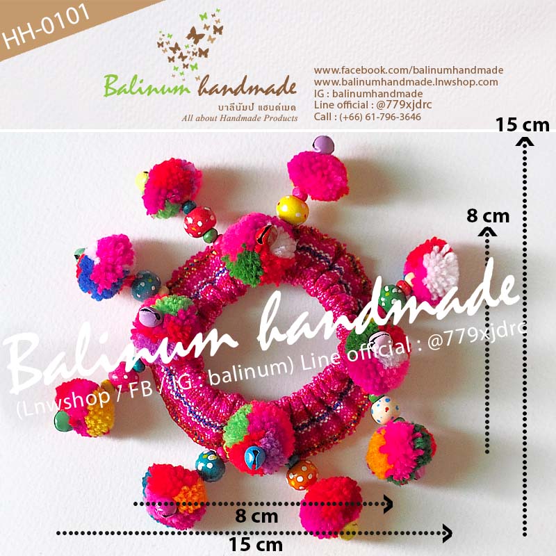 (1 ชิ้น) ยางรัดผมชาวเขาชาวดอย ที่มัดผมโดนัทพวงมาลัยปอมปอมแฮนด์เมด DIY ประดับปอมปอม ผ้า ลูกปัดไม้ และกระพรวนหลากสี สไตล์โบฮีเมียนชาวเขาชาวดอย เด็กหรือผู้ใหญ่ก็ใช้ได้ สามารถใช้รัดผม รวบผม เกล้าผม หรือมวยผมก็ได้ ดูเก๋ น่ารัก และมีสไตล์มากค่ะ หลายสี (Multi-color)