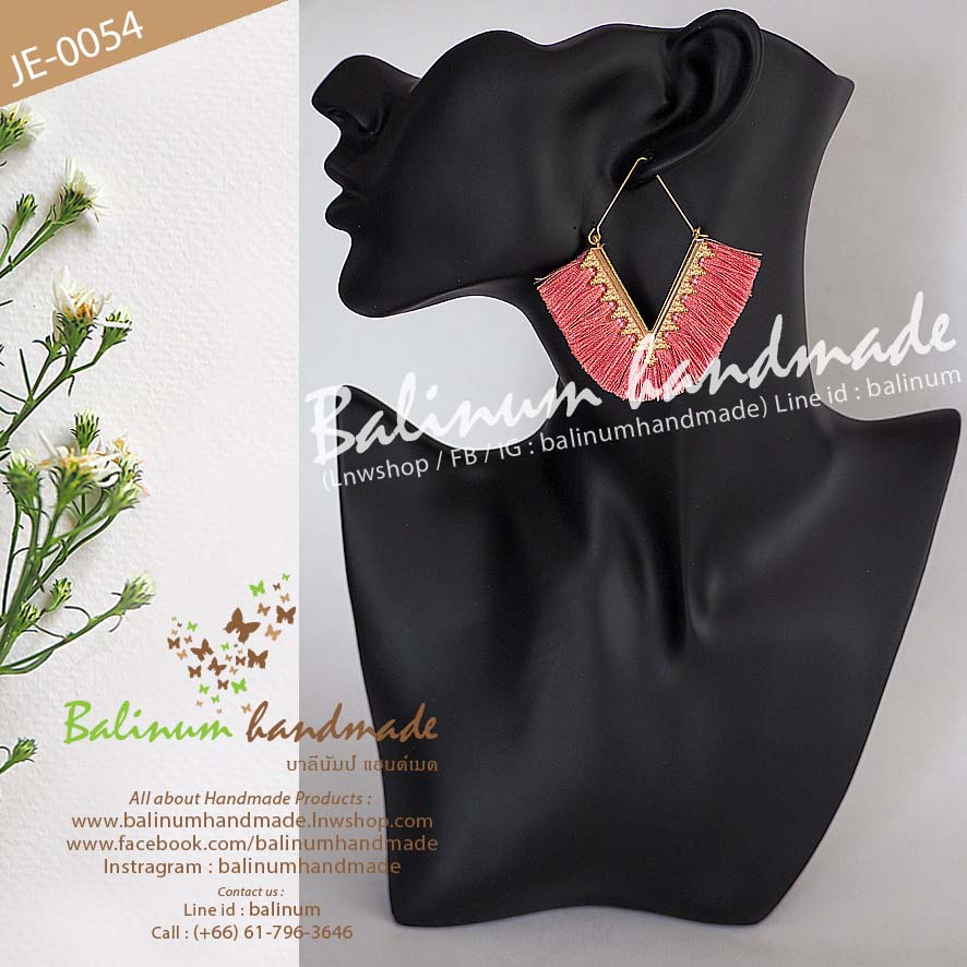 ต่างหูแฮนด์เมด ประดับพู่สีโอรส สไตล์โบฮีเมียน เก๋มากค่ะ โอรส (Old Rose)