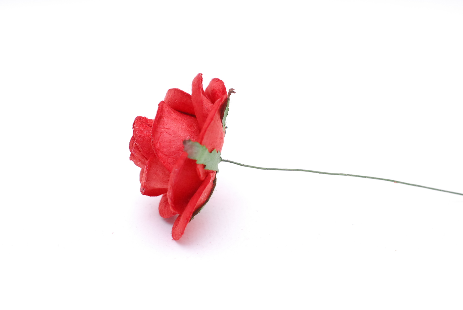 ดอกไม้กระดาษ ดอกไม้กระดาษสา ดอกกุหลาบกระดาษสา ราคาส่ง ดอกุหลาบสีแดง ขนาด4.5 cm. จำนวน 20 ดอก Paper flower, DIY wedding supplies:20 Pieces mulberry rose, 4.00 cm. red color.