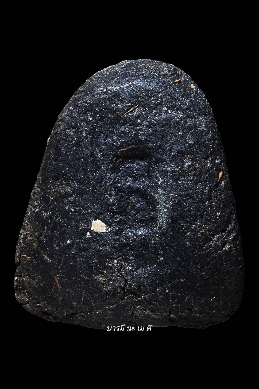 พระปิดตา พิมพ์นิยม เนื้อ : ผงกะลาคลุกรัก