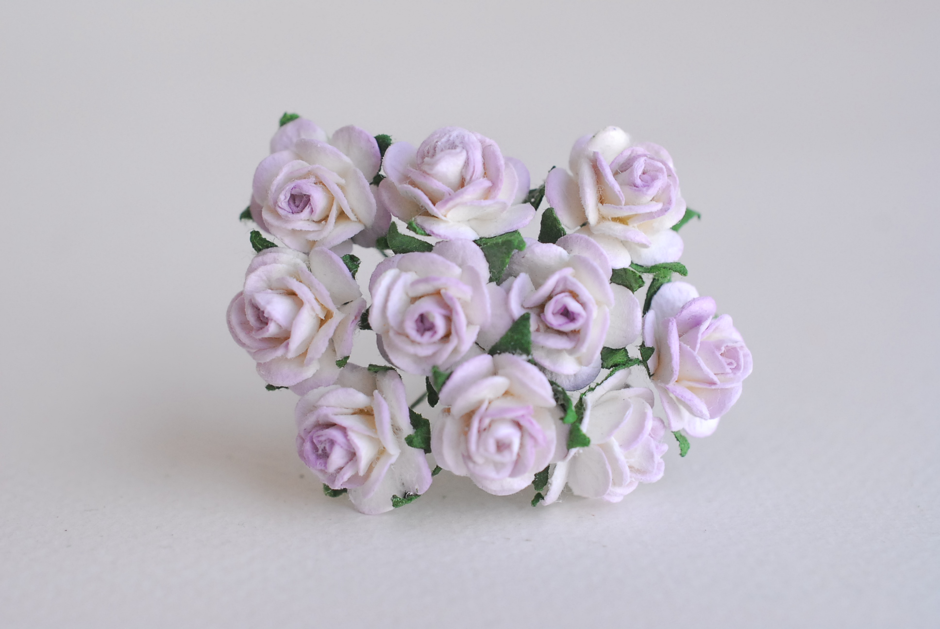 ดอกไม้กุหลาบกระดาษ, ดอกกุหลาบกระดาษสา ดอกกุหลาบจิ๋ว ดอกกุหลาบกระดาษสา สำหรับประดับ ตกแต่งของชำร่วย, งานแต่งงาน สีMIXED แดงปัดเหลือง ส้มทูโทน เขียวปัด เหลืองปัด ฟ้าตุ่นปัด ม่วงปัดขาว ม่วงปัดครีม ม่วงอ่อนปัดขาว และ ชมพูปัดครีม ขนาด 1.5 cm. จำนวน 100 ดอก