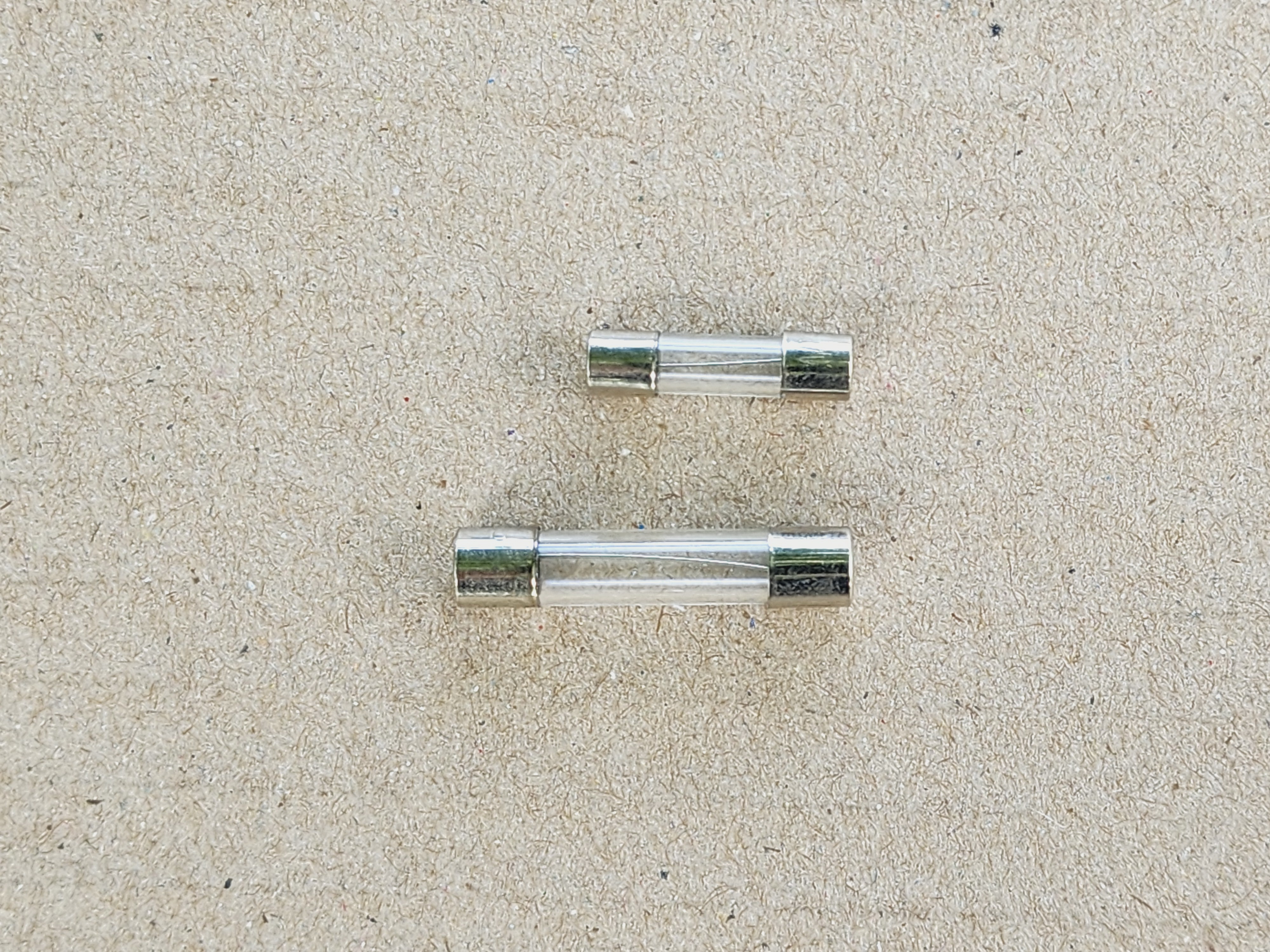 ฟิวส์หลอดแก้ว และ สัญลักษณ์ของฟิวส์