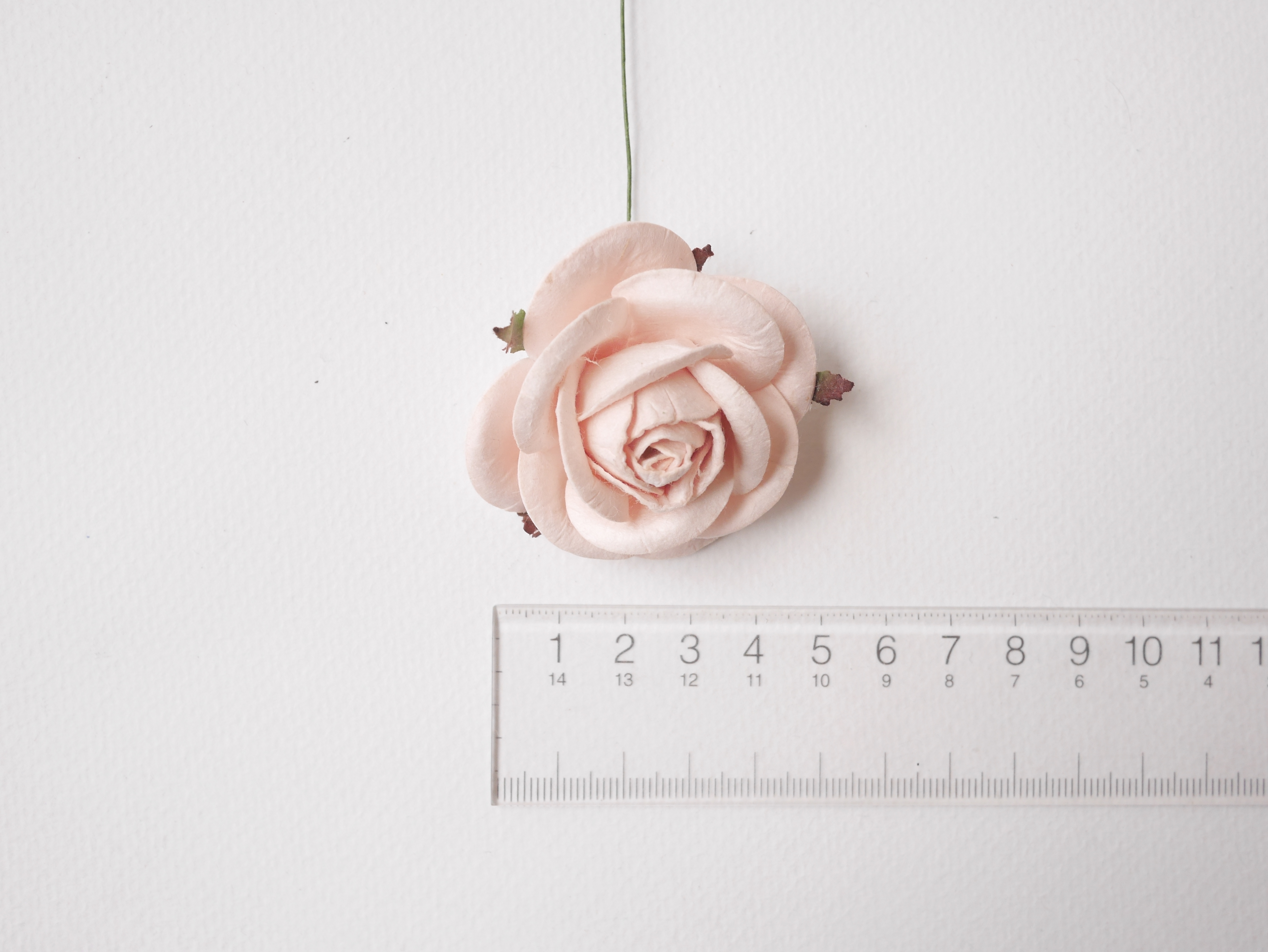 ดอกไม้กระดาษสา ราคาส่ง, ดอกกุหลาบกระดาษสา ดอกไม้ประดิษฐ์ ตกแต่งงานแต่งงาน ขนาด 4.5 cm., 2 ดอก สำหรับของชำร่วย, งานแต่งงาน, ดอกไม้ทำข้อมือเจ้าสาว Paper flower,2 Pieces mulberry rose, 4.5 cm. pale pink color.