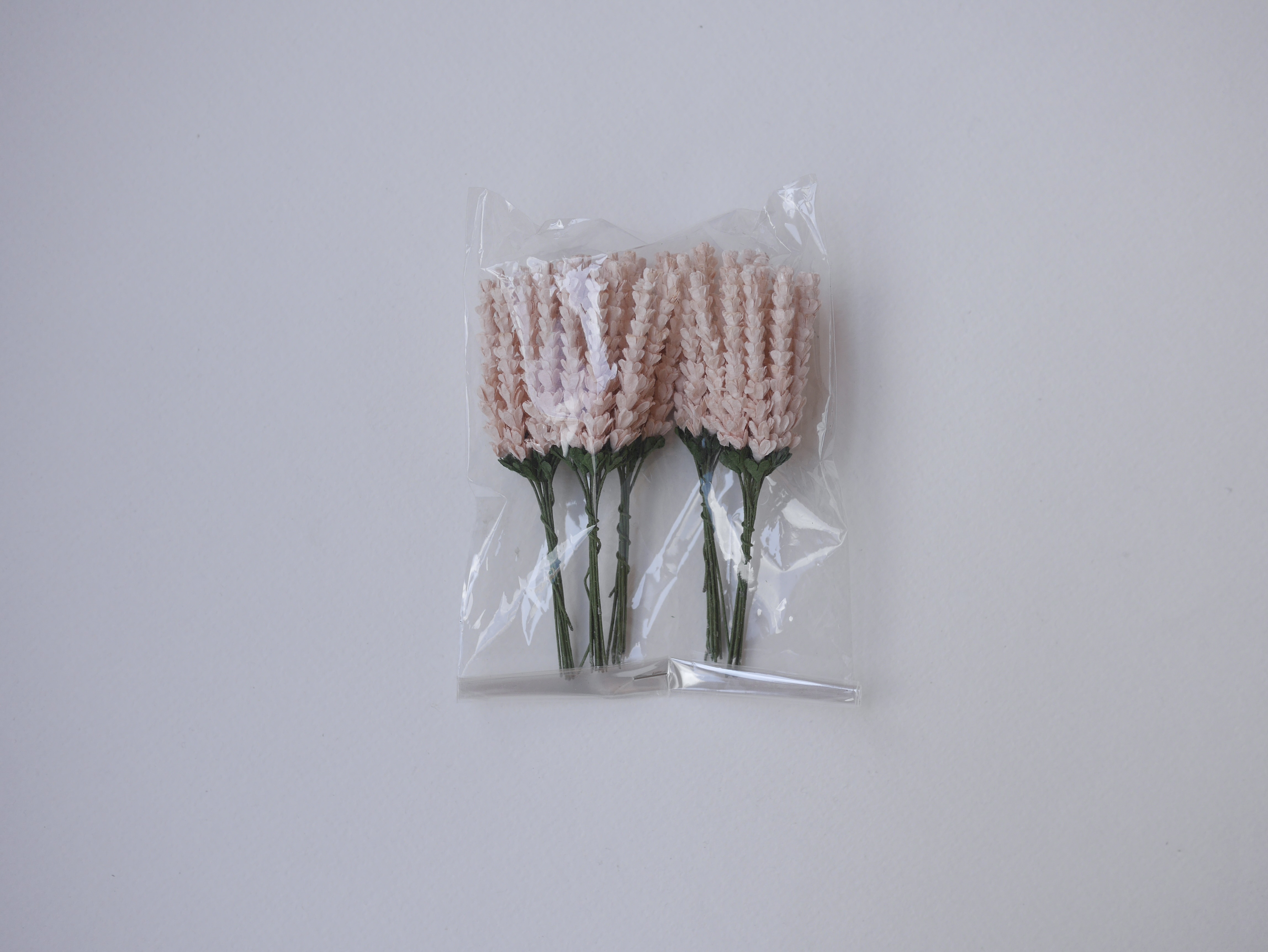 ดอกไม้ประดิษฐ์, ดอกไม้กระดาษสา, ดอกลาเวนเดอร์กระดาษ lavender, ดอกลาเวนเดอร์ กระดาษสา งานประดิษฐ์ตกแต่งของชำร่วย, ดอกไม้ทำพานพุ่ม, พานรับไหว้, ขนาด 1 cm. สีชมพูอ่อน