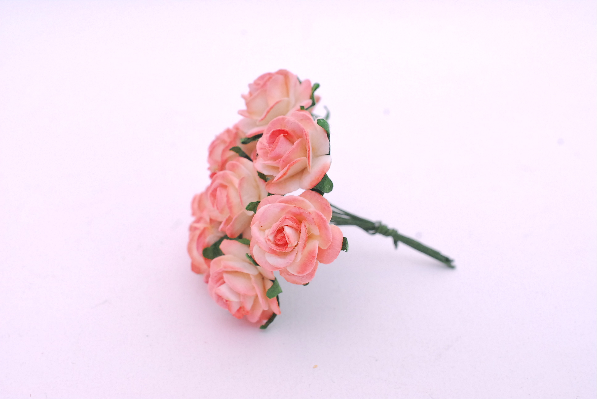 Paper Flowers size 2 cm., mini roses magenta brush color, 50 pcs. ดอกไม้กระดาษสาสีส้มพีชปัดครีมขนาด 2 cm. จำนวน 50 ดอก สำเนา