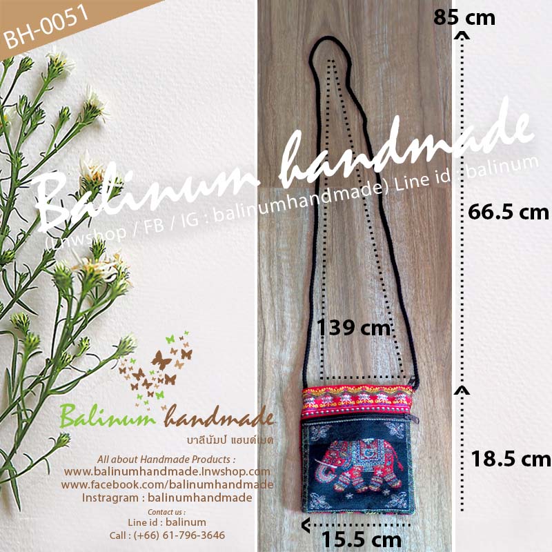 กระเป๋าลายช้างแฮนด์เมด ผ้าฝ้าย ผ้านากา งานปักผ้าชาวเขา แบบสะพายไหล่ สะพายข้าง (ถ้าสายยาวไปสามารถขมวดปมให้สั้นลงได้ตามอัธยาศัย) มี 2 ช่องซิปใส่ของด้านหน้า ข้างในบุผ้าซับในสีดำ ใช้งานง่ายแบบรูดเดียวจบ สามารถใช้งานได้หลากหลาย จะใส่เงิน เหรียญ มือถือ ยาดม ยาห แดง,ดำ (Red,Black)