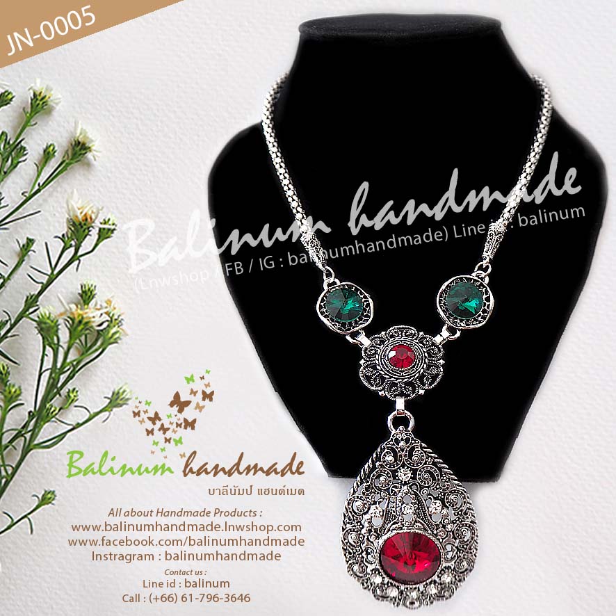 Bohemian Necklace สร้อยคอ สไตล์โบฮีเมียน ประดับเพชร (แดง-เขียว-ขาว) สะท้อนไฟระยิบระยับ ตะขอเกี่ยวเป็นก้ามปู สวมใส่ง่าย เงิน (Silver)