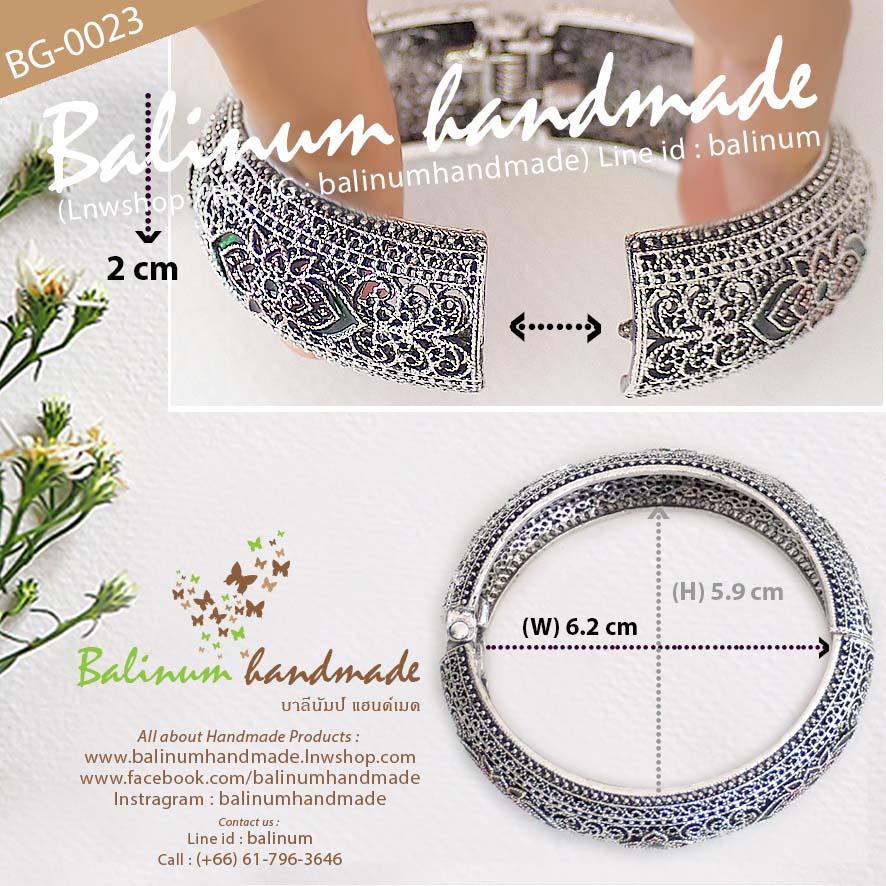 กำไลเงินรมดำฉลุลาย งานลงยาสีแดงเขียว สไตล์โบฮีเมียนวินเทจ สวมใส่ง่าย เพราะเป็นแบบง้าง เงิน (Silver)