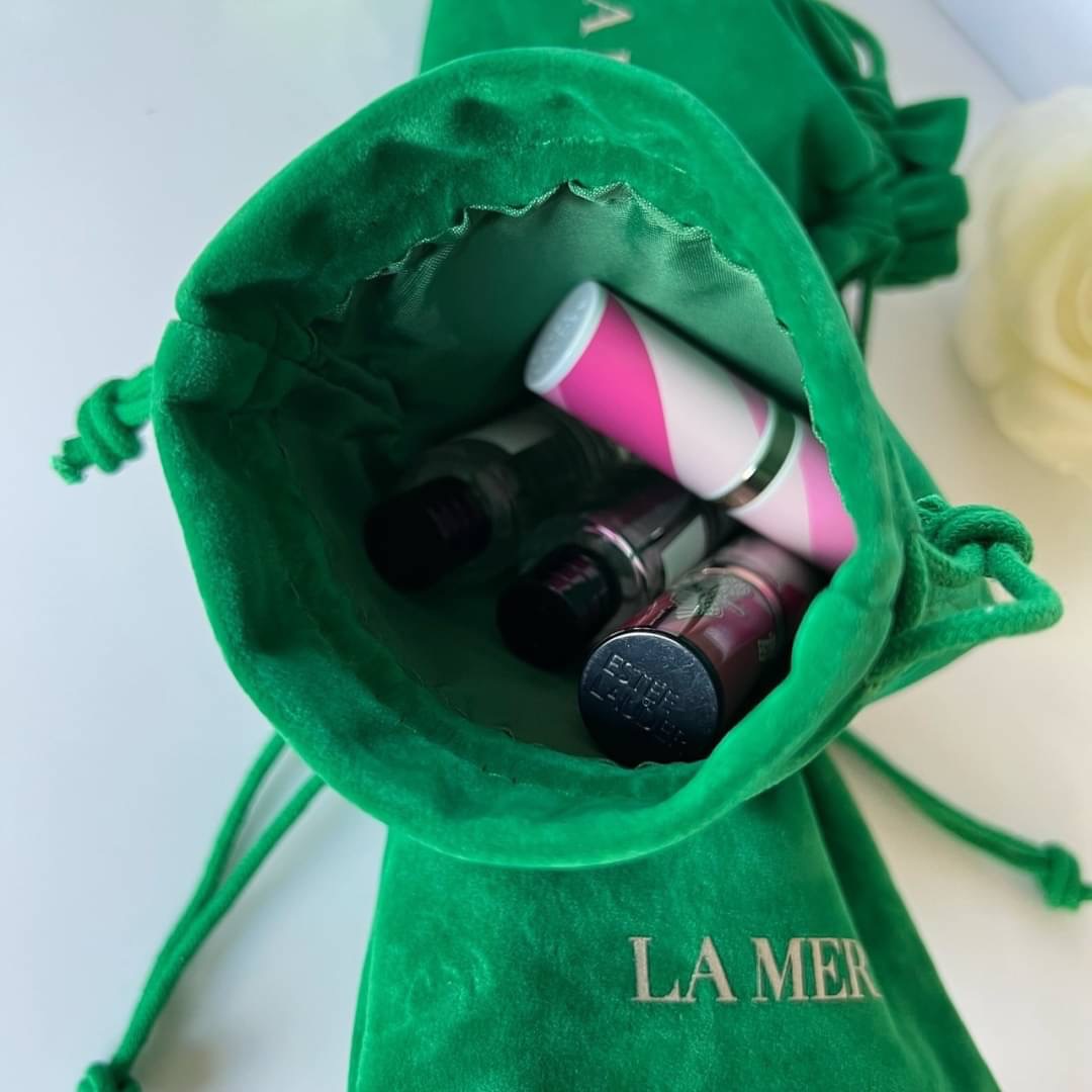 La mer ถุงผ้ากำมะหยี่หูรูด สีเขียว