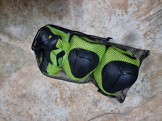 [0101] ชุดสนับ และ หมวกกันน็อค สำหรับเด็ก 15-40kg skateboard surfskate rollerskate สนับเด็ก ชุดป้องกันเด็ก