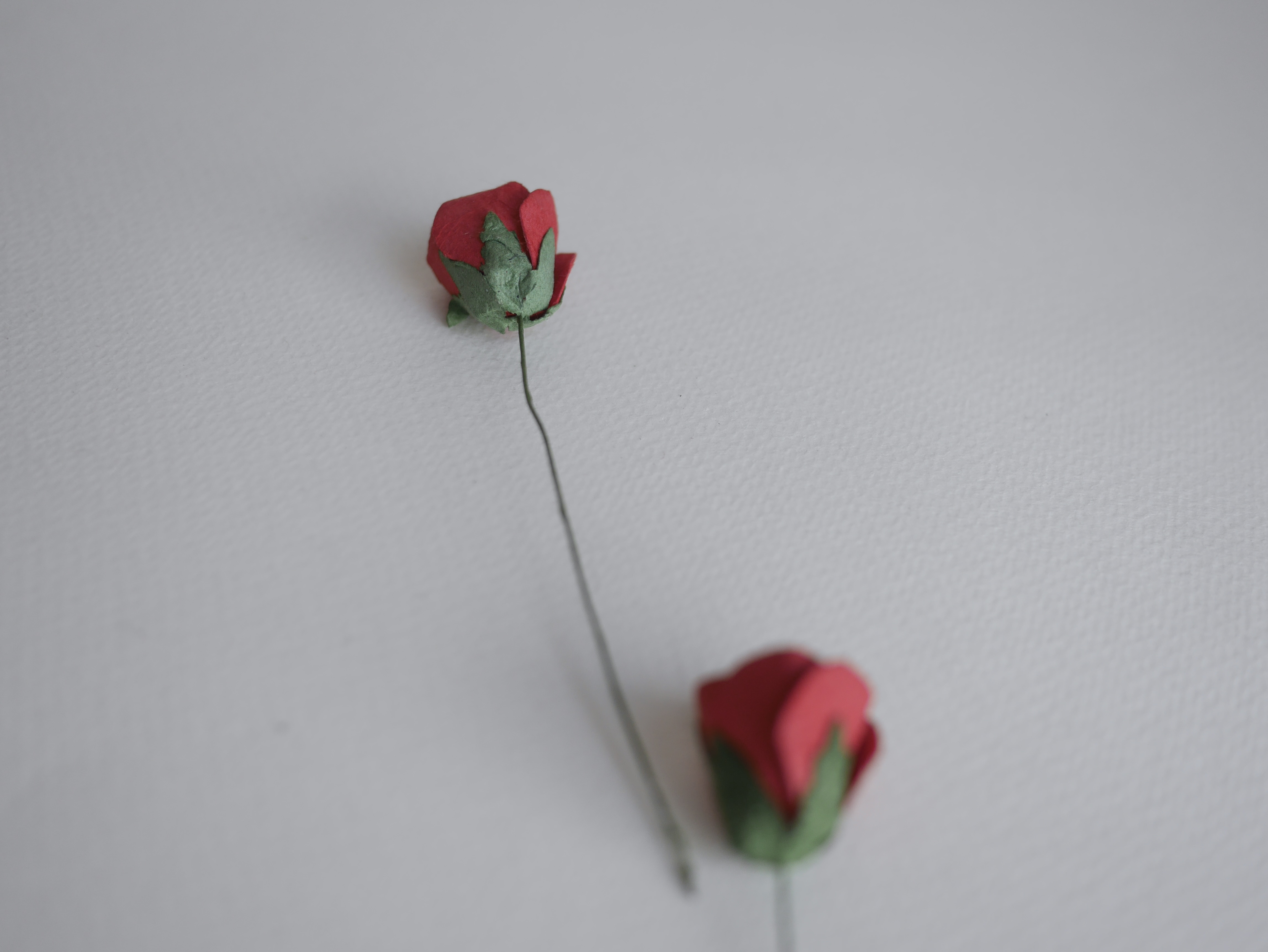 ดอกไม้กระดาษสา ดอกไม้กระดาษสา จตุจักร งานประดิษฐ์ ดอกไม้ทำข้อมือเพื่อนเจ้าสาว แต่งงาน, ดอกกุหลาบตูม 50 ดอก สีแดง ขนาด 1.8x2.0 cm. paper flowers, budding roses flower 1.8 x2.0 cm. 50 pieces. red color