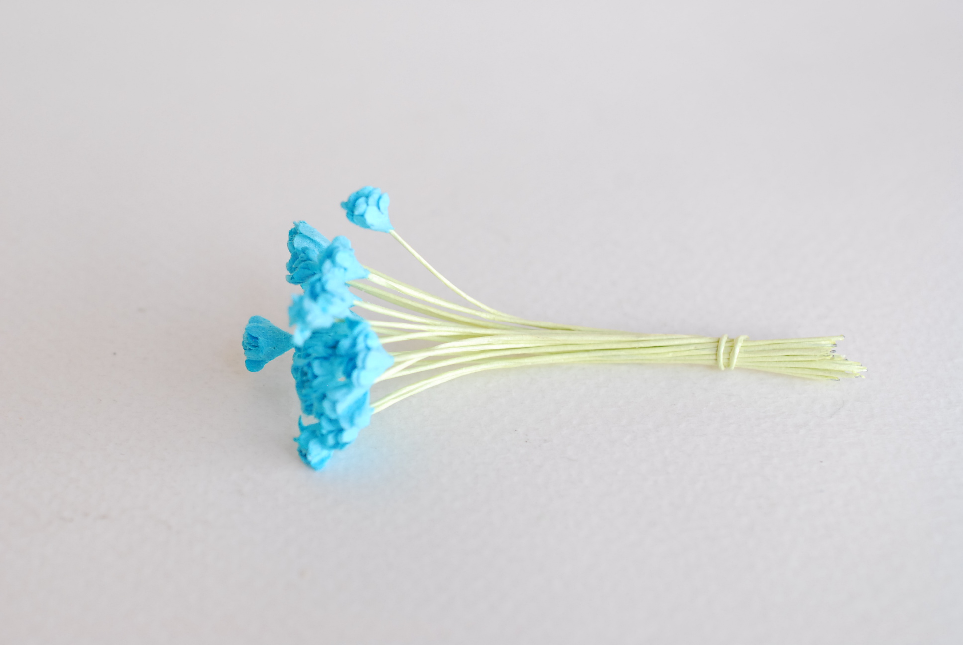 ดอกไม้ประดิษฐ์, ดอกไม้กระดาษสา, ดอก gypsophila, ดอกยิปโซ งานประดิษฐ์ตกแต่งของชำร่วย, ดอกไม้ทำพานพุ่ม, พานรับไหว้, ขนาด 0.4 cm. สีฟ้าน้ำทะเล