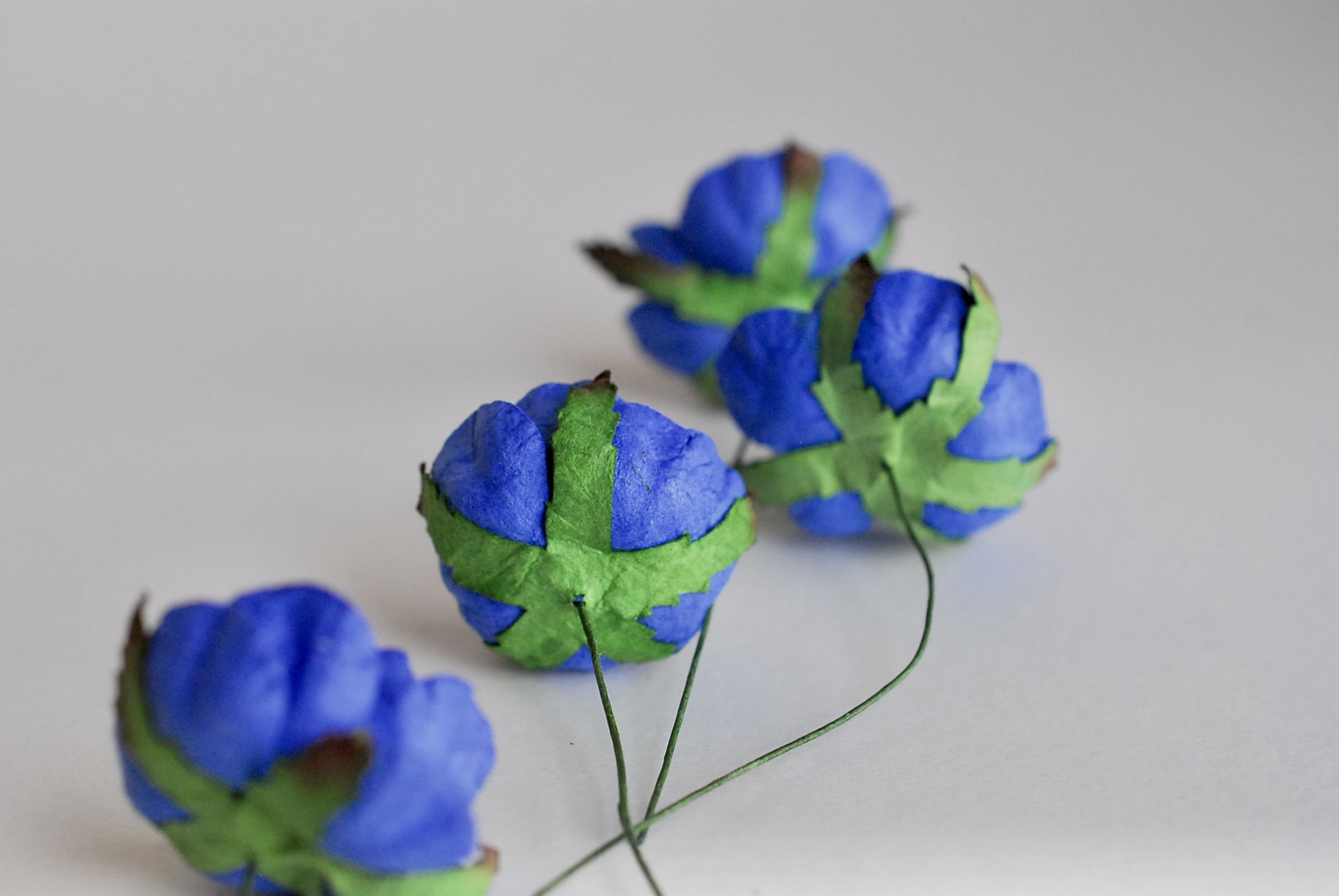 Paper flower, English peony Ranunculus roses 25 pcs., size 3.5 cm., white color. ดอกไม้กระดาษสา ดอกกุหลาบขนาด 3.5 cm. จำนวน 25 ดอก, สีน้ำเงิน ocean blue