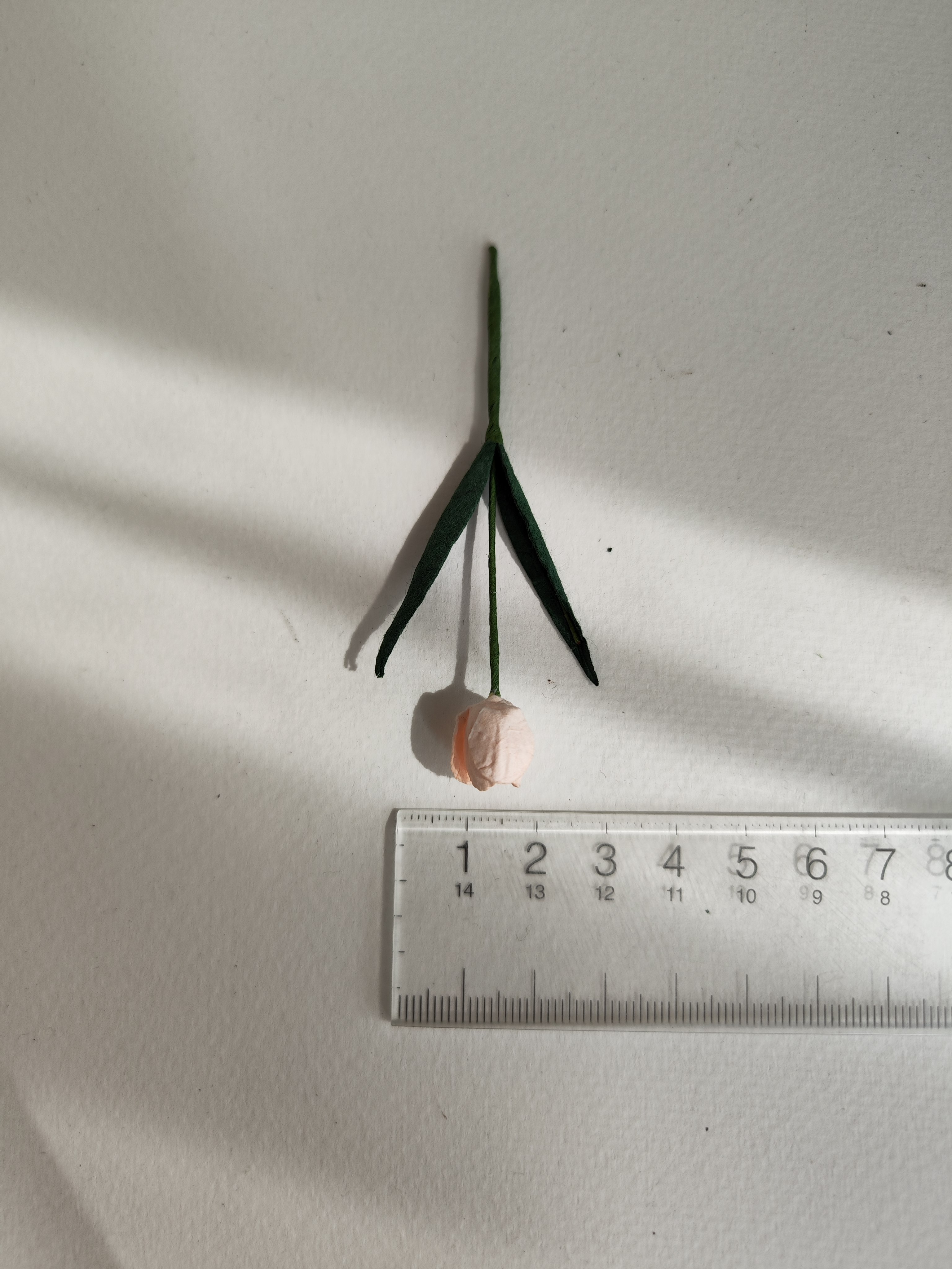 ดอกไม้ประดิษฐ์, ดอกไม้กระดาษสา, ดอกtulips, ดอกทิวลิปส์, ก้านสีเขียว เกสรสีขาว งานประดิษฐ์ตกแต่งของชำร่วย, ทำการ์ดรับเชิญ, ช่อดอกไม้ขนาดเล็ก, ขนาด 1.5 cm. สีชมพูพีชอ่อน, pale pinkcolor.