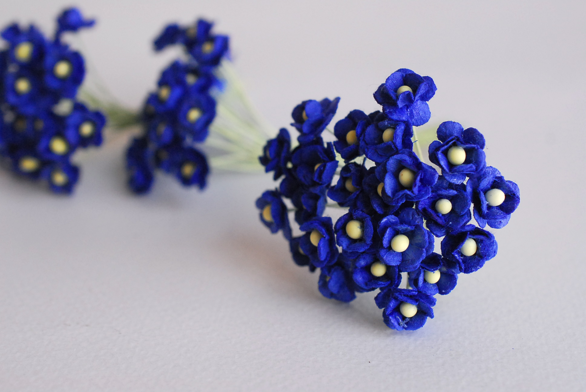 ดอกไม้กระดาษสา ดอกไม้กระดาษสาราคาส่ง ดอกไม้กระดาษสำหรับตกแต่ง งานแต่งงาน หรือติดของชำร่วย ดอก creeping lady 100 ดอก ขนาด 0.8 cm. สีน้ำเงินน้ำทะเล Small Paper Flower with stem, 100 pcs., size 0.8 cm., creeping flowers 2 layers, ocean blue color
