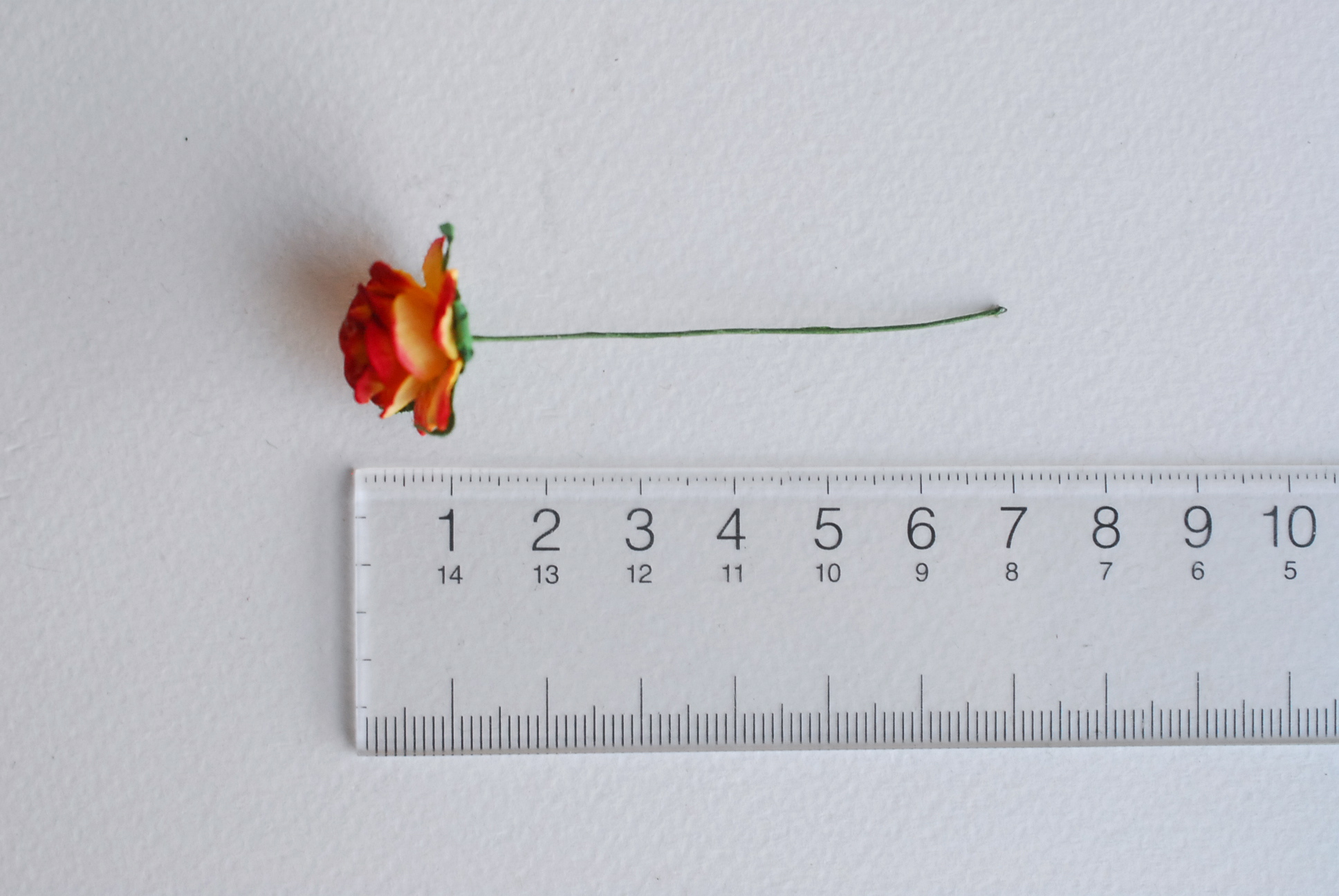 ดอกไม้กุหลาบกระดาษ, ดอกกุหลาบกระดาษสา ดอกกุหลาบจิ๋ว ดอกกุหลาบกระดาษสา สำหรับประดับ ตกแต่งของชำร่วย, งานแต่งงาน สีMIXED แดงปัดเหลือง ส้มทูโทน เขียวปัด เหลืองปัด ฟ้าตุ่นปัด ม่วงปัดขาว ม่วงปัดครีม ม่วงอ่อนปัดขาว และ ชมพูปัดครีม ขนาด 1.5 cm. จำนวน 100 ดอก