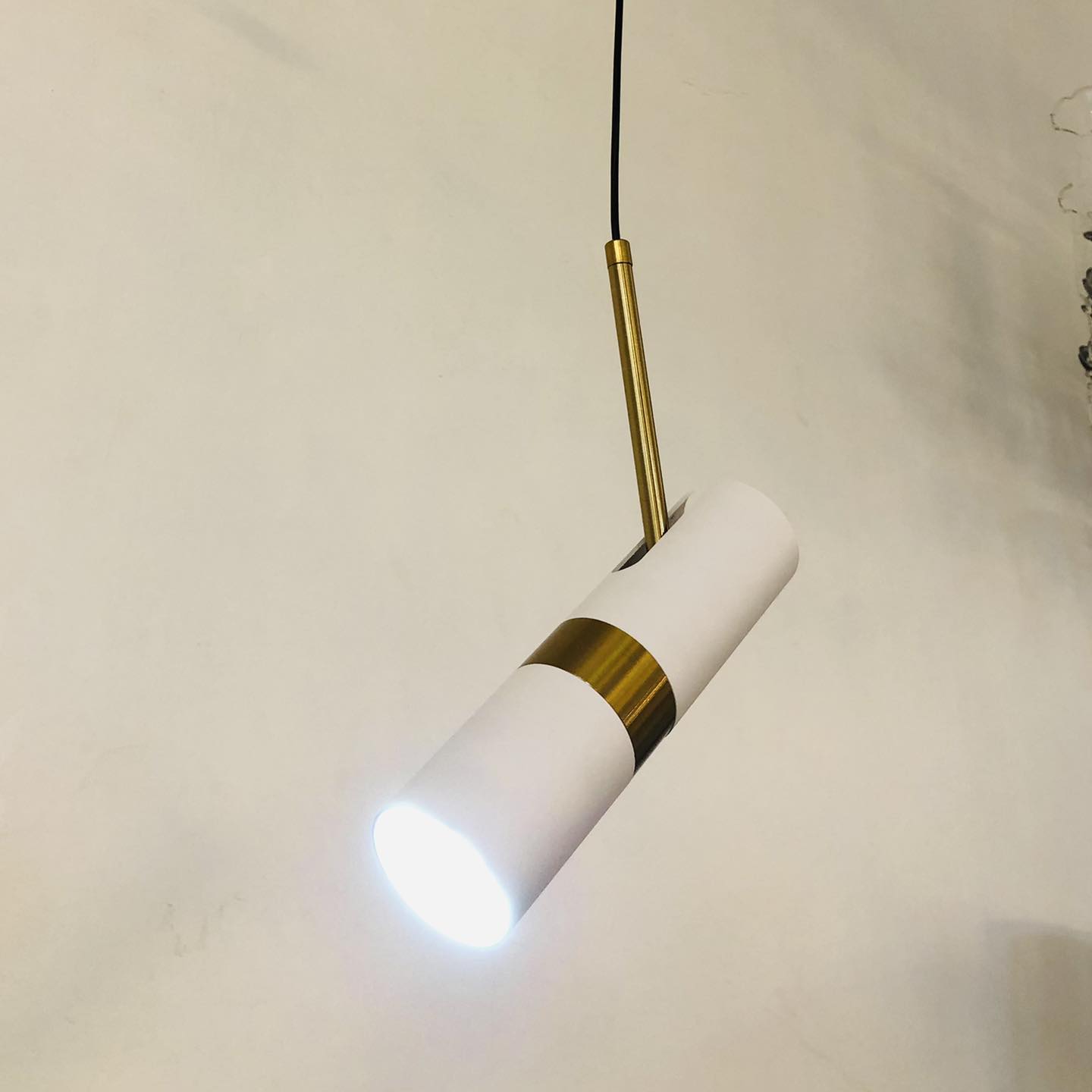 โคมไฟแขวน 11625/1WH สีขาว ทรงกระบอกปรับมุมได้