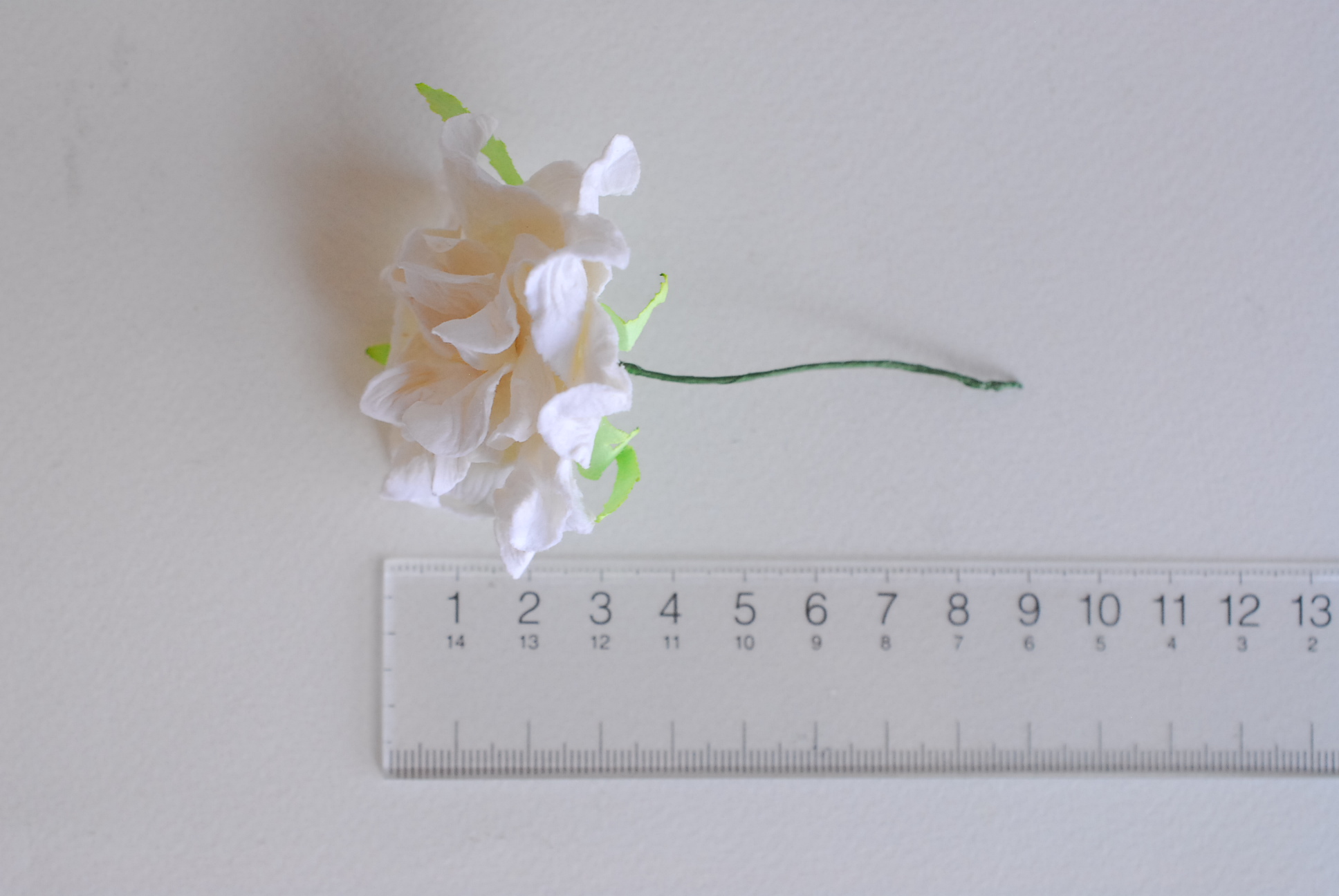 ดอกไม้กระดาษสา ราคาส่ง, ดอกการเดนเนียกระดาษสา ดอกไม้ประดิษฐ์ ตกแต่งงานแต่งงาน ประดิษฐ์ข้อมือเพื่อนเจ้าสาว ขนา่ด 5.5 cm., สำหรับของชำร่วย, งานแต่งงาน, ดอกไม้ทำข้อมือเจ้าสาว สีขาว จำนวน 25 ดอก Paper flower,25 Pieces mulberry gardenia flowers suppiles