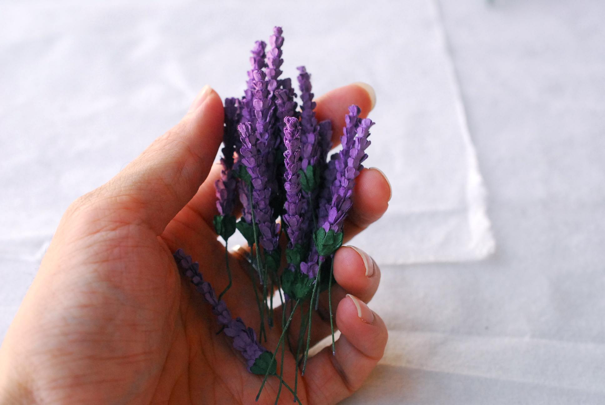 ดอกไม้ประดิษฐ์, ดอกไม้กระดาษสา, ดอก lavender, ดอกลาเวนเดอร์ กระดาษสา งานประดิษฐ์ตกแต่งของชำร่วย, ดอกไม้ทำพานพุ่ม, พานรับไหว้, ขนาด 1 cm. สีม่วงเข้ม dark purple lavender 10 ดอก