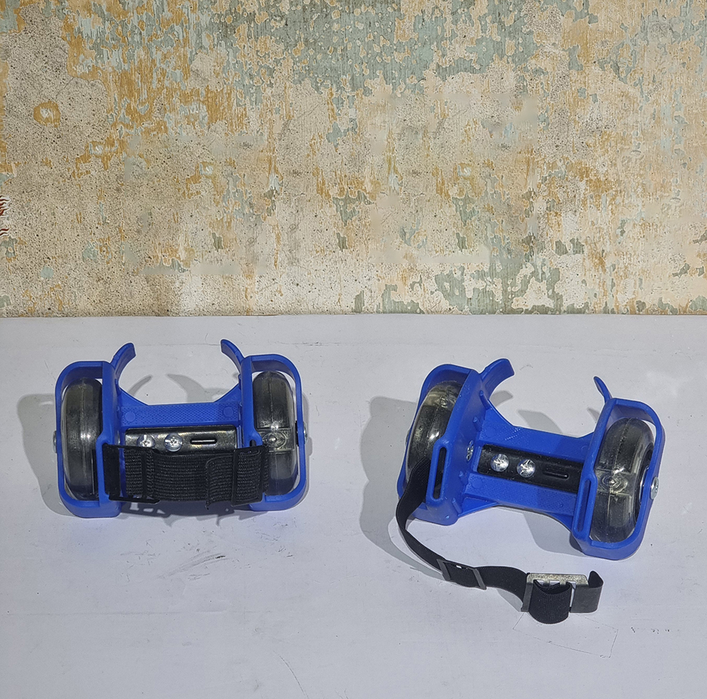 [0231] สเก็ตติดรองเท้า ถอดง่าย ควบคุมง่าย สำหรับเด็ก ใช้แทนเดิน PVC