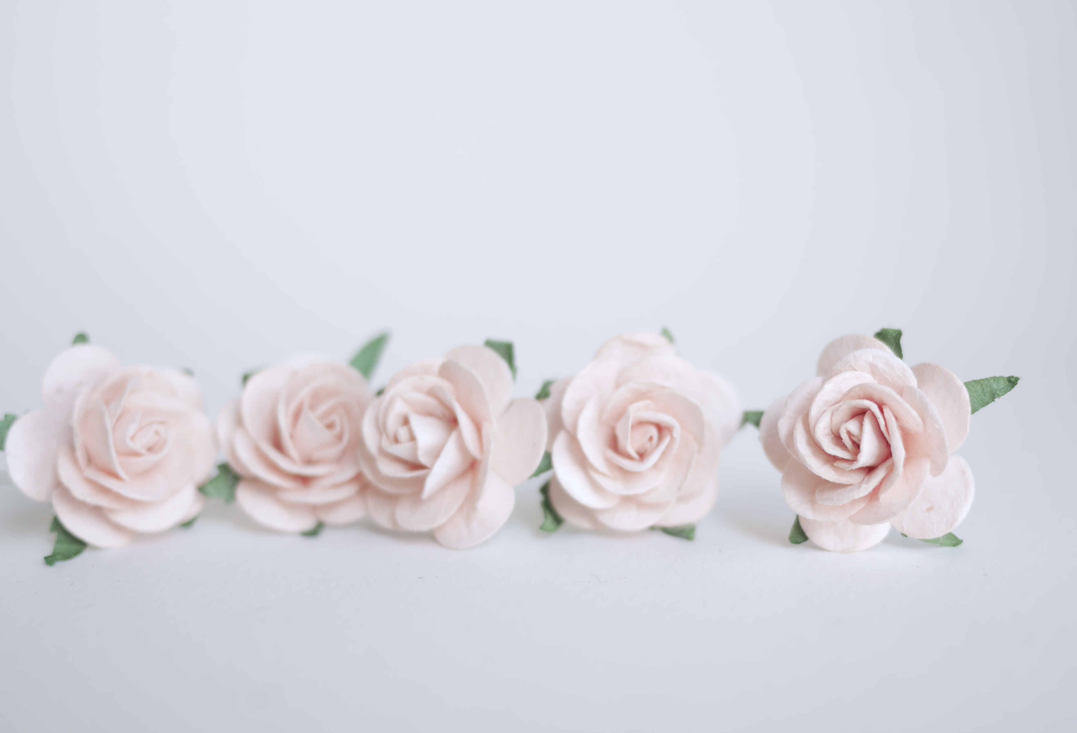 ดอกไม้กระดาษ ดอกไม้กระดาษสา ราคาส่ง,ดอกไม้กุหลาบกระดาษ ดอกกุหลาบกระดาษสา ดอกไม้ประดิษฐ์ สำหรับตกแต่ง หรืองานแต่งงาน สีpeachอ่อน (สีชมพูพีชอ่อน)ขนาด 2.5 cm. จำนวน 50 ดอก