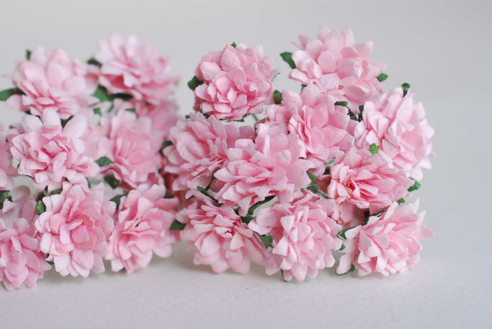 ดอกไม้ประดิษฐ์, ดอกไม้กระดาษสา, ดอก gypsophila, ดอกยิปโซ งานประดิษฐ์ตกแต่งของชำร่วย, ดอกไม้ทำพานพุ่ม,พานพวงมาลัย, พานรับไหว้, ขนาด 1.5 cm. สีชมพู