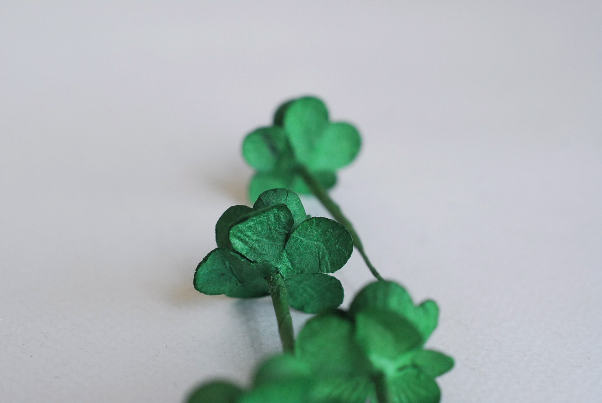 ดอกไม้กระดาษสา ดอกซากุระกระดาษ ดอกไม้กระดาษสาราคาส่ง ดอกไม้กระดาษสำหรับตกแต่งของชำร่วย งานแต่งงาน ทำช่อดอกไม้ติดอกเจ้าบ่าว ข้อมือดอกไม้เจ้าสาว ขนาด2.5 cm. 50 ดอก สีเขียวเข้มคริสมาส Paper flowers supplies: DIY wedding tools Cherry blossom (Sakura) 50 pcs.