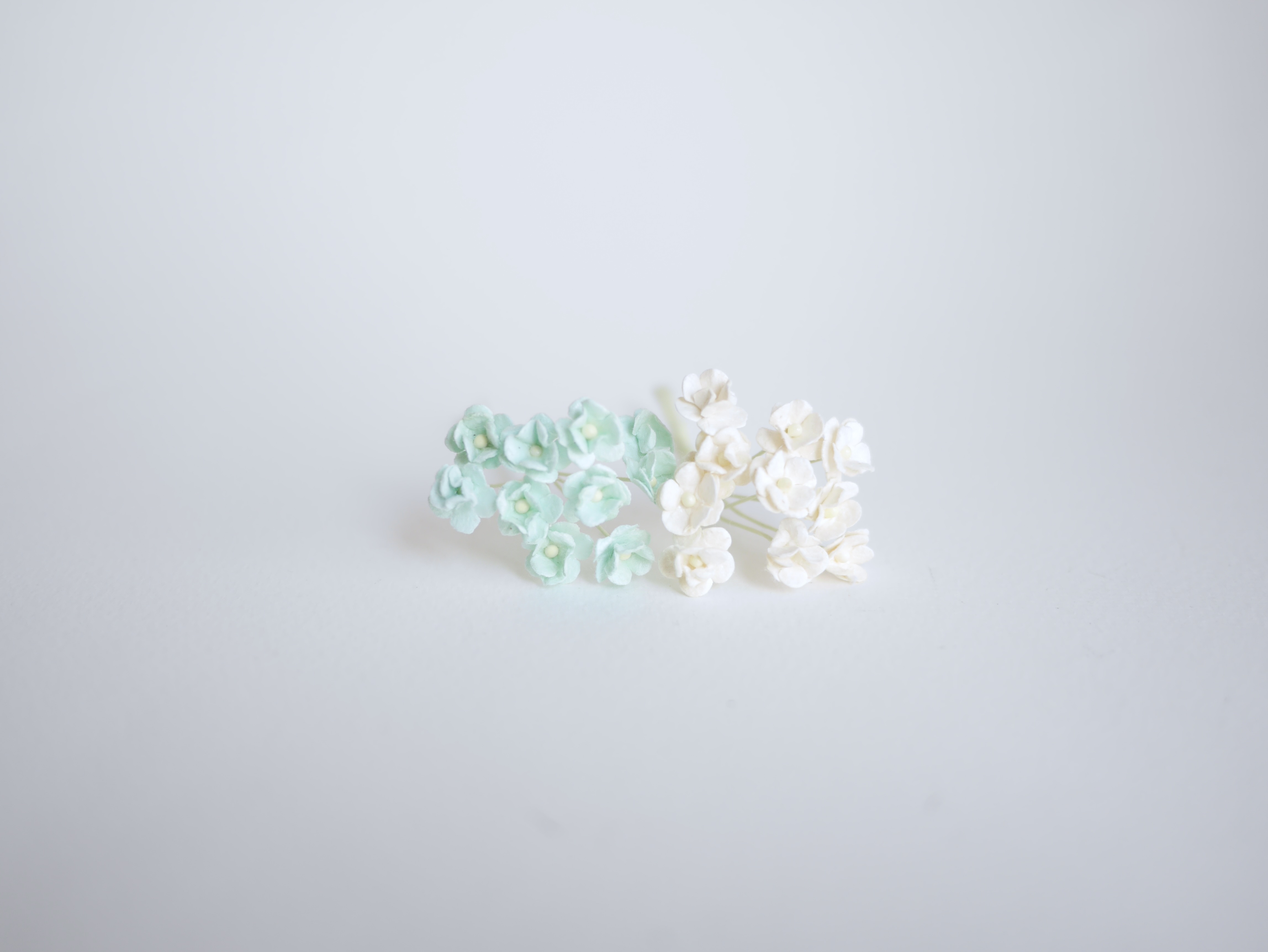 ดอกไม้กระดาษสา ดอกไม้กระดาษสาราคาส่ง ดอกไม้กระดาษสำหรับตกแต่ง งานแต่งงาน หรือติดของชำร่วย ดอก creeping lady 100 ดอก ขนาด 0.8 cm. คละสีพาสเทล Small Paper Flower with stem, , 100 pcs., size 0.8 cm., creeping flowers 2 layers, pastel mixed rainbow color.