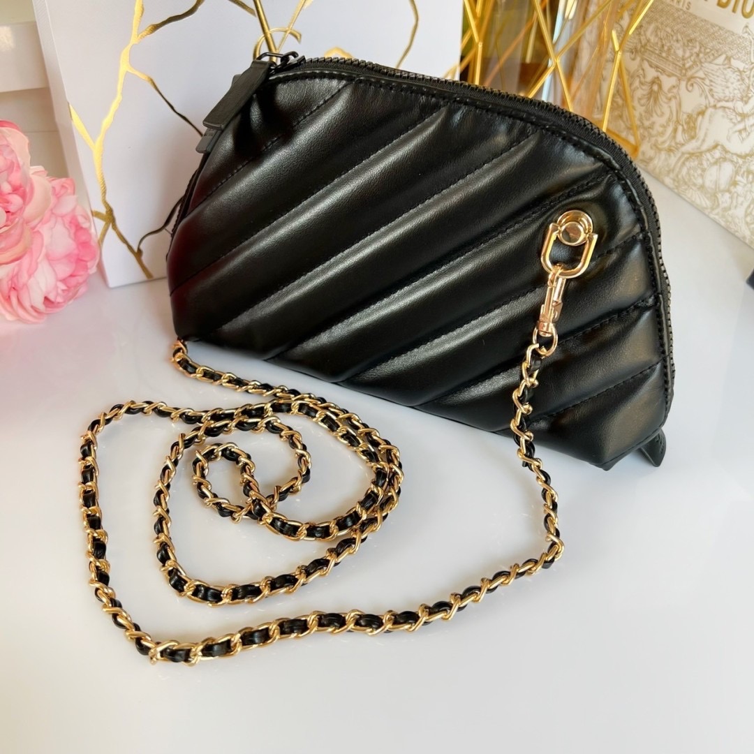 กระเป๋าเครื่องสำอาง YSL Beaute Black Pouch