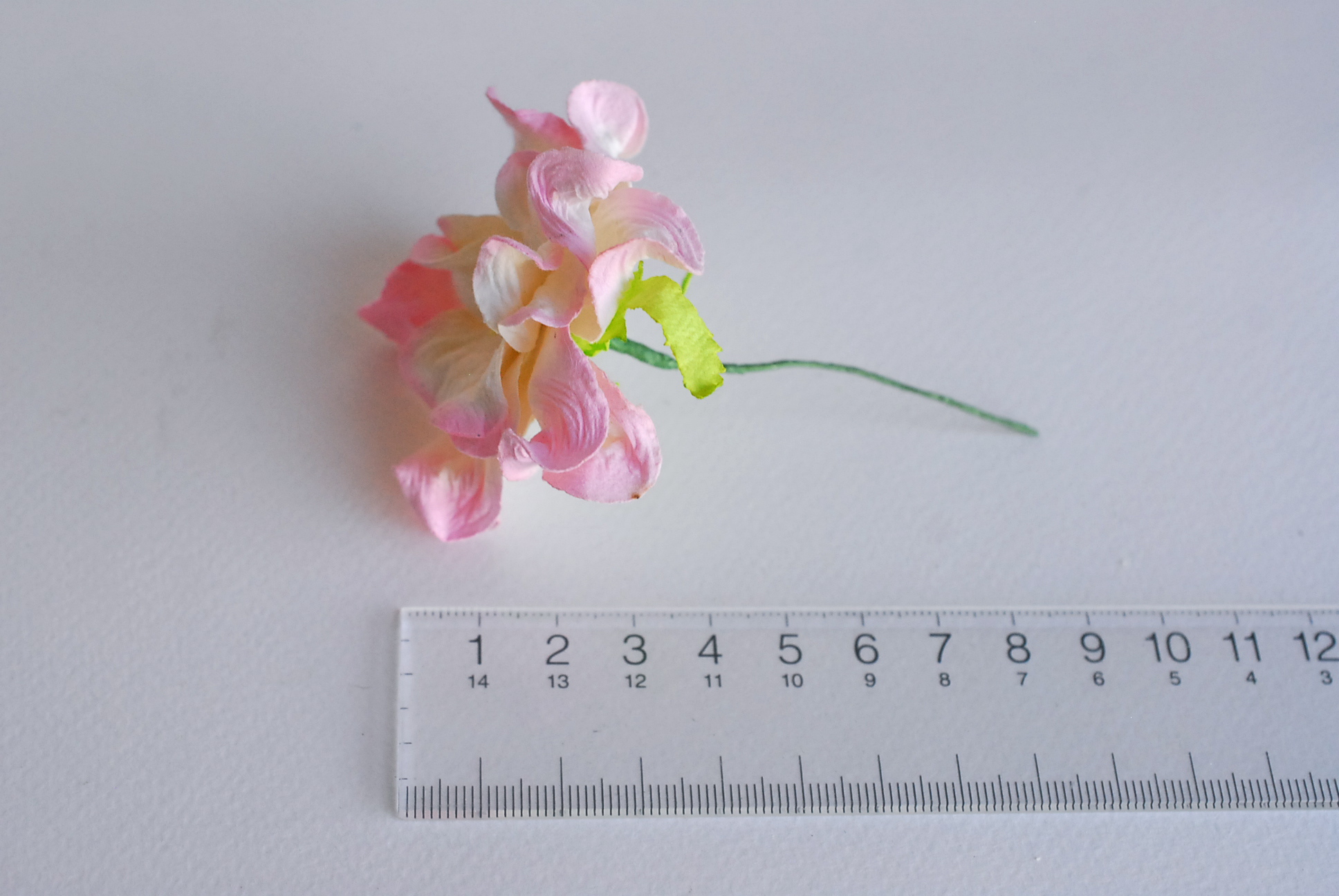 ดอกไม้กระดาษสา ราคาส่ง, ดอกการเดนเนียกระดาษสา ดอกไม้ประดิษฐ์ ตกแต่งงานแต่งงาน ประดิษฐ์ข้อมือเพื่อนเจ้าสาว ขนา่ด 5.5 cm., สำหรับของชำร่วย, งานแต่งงาน, ดอกไม้ทำข้อมือเจ้าสาว สีชมพูอ่อนปัดขาว จำนวน 25 ดอก Paper flower,25 Pieces mulberry gardenia flowers supp