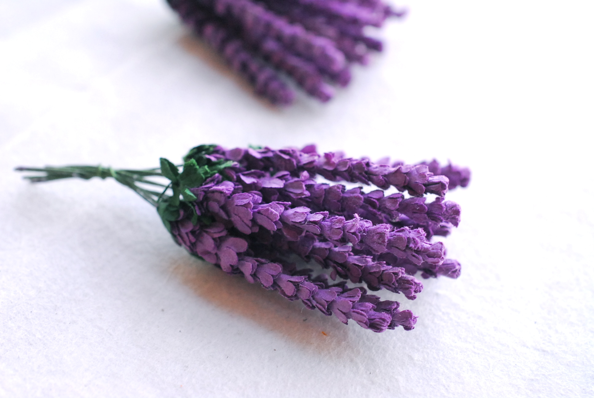 ดอกไม้ประดิษฐ์, ดอกไม้กระดาษสา, ดอก lavender, ดอกลาเวนเดอร์ กระดาษสา งานประดิษฐ์ตกแต่งของชำร่วย, ดอกไม้ทำพานพุ่ม, พานรับไหว้, ขนาด 1 cm. สีม่วงเข้ม dark purple lavender 10 ดอก