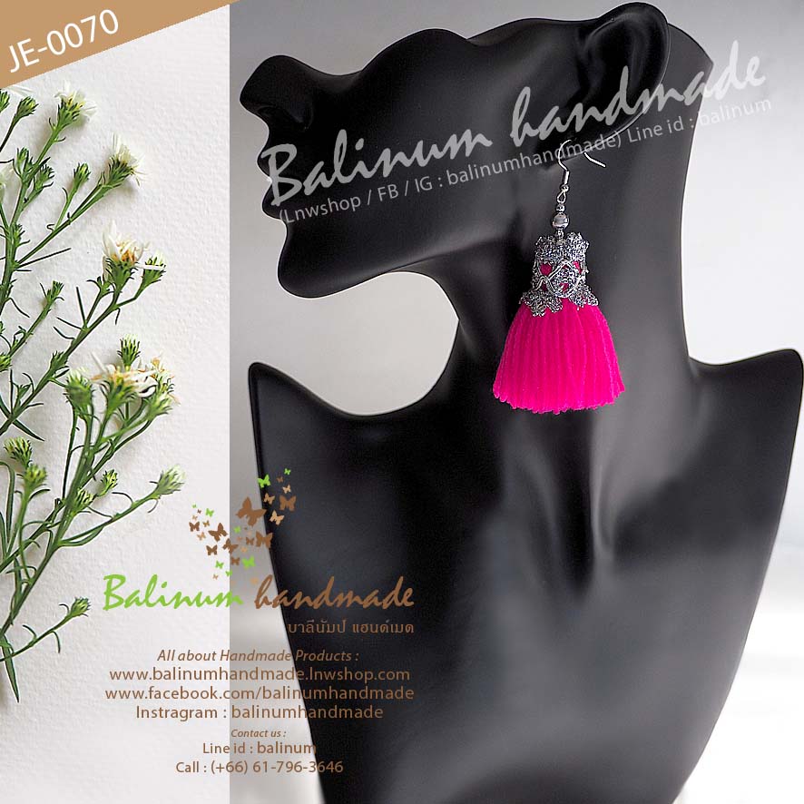 ต่างหูแฮนด์เมด โดย บาลีนัมป์ แฮนด์เมด สไตล์โบฮีเมียน ประดับพู่ไหมพรม และลูกปัด โทนชมพูบานเย็น ดูเก๋และสวยงามมากค่ะ ชมพู (Pink)