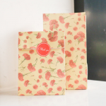 ซองกระดาษขยายข้างสีครีมลายดอกไม้สีชมพู ขนาด 13x23+7.8 cm. แพ็ค 90 ชิ้น