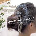 ปิ่นปักผมเงินรมดำแบบระย้า รูปดอกไม้ สไตล์โบฮีเมียนแอนทีค งานดีสวยงามมากค่ะ สามารถใส่แมทช์กับผ้าซิ่น ชุดไทย ล้านนา หรือใส่กับยีนส์ก็ได้ค่ะ เงิน (Silver)