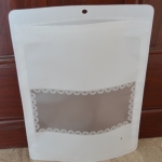 ถุงซองซิปพลาสติกสีขาวมีช่องสี่เหลี่ยมมองสินค้า 22x31+7 cm. 50 ชิ้น : 005572