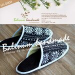 Slipper Handmade รองเท้าสลิปเปอร์ รองเท้าใส่ในบ้าน งานแฮนด์เมด เนื้อผ้าฝ้ายพิมพ์ลาย งานตัดเย็บดี เนื้อนุ่มใส่สบาย เป็น Free size ใส่ได้ทั้งผู้หญิงและผู้ชาย (เนื่องจากเป็นงานแฮนด์เมด ลายผ้าจะมีแบบมาไม่ซ้ำกันนะคะ) ดำ (Black)