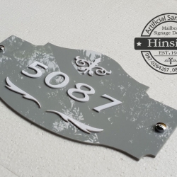 ป้ายบ้านเลขที่ อะคริลิคสีเทา เลขลายขาว รูปทรงวินเทจ