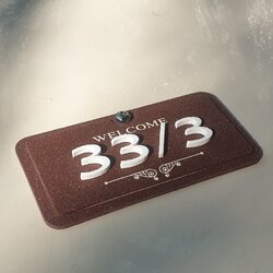ป้ายบ้านเลขที่ลาย welcome ขนาดเล็ก สีโอ๊คตัวเลขขาว เหมาะสำหรับห้องพัก โรงแรม รีสอร์ท