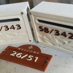 ตู้ไปรษณีย์ลายกราฟฟิก ป้ายบ้านเลขที่ เนื้องานเป็นเรซิ่นหินทราย